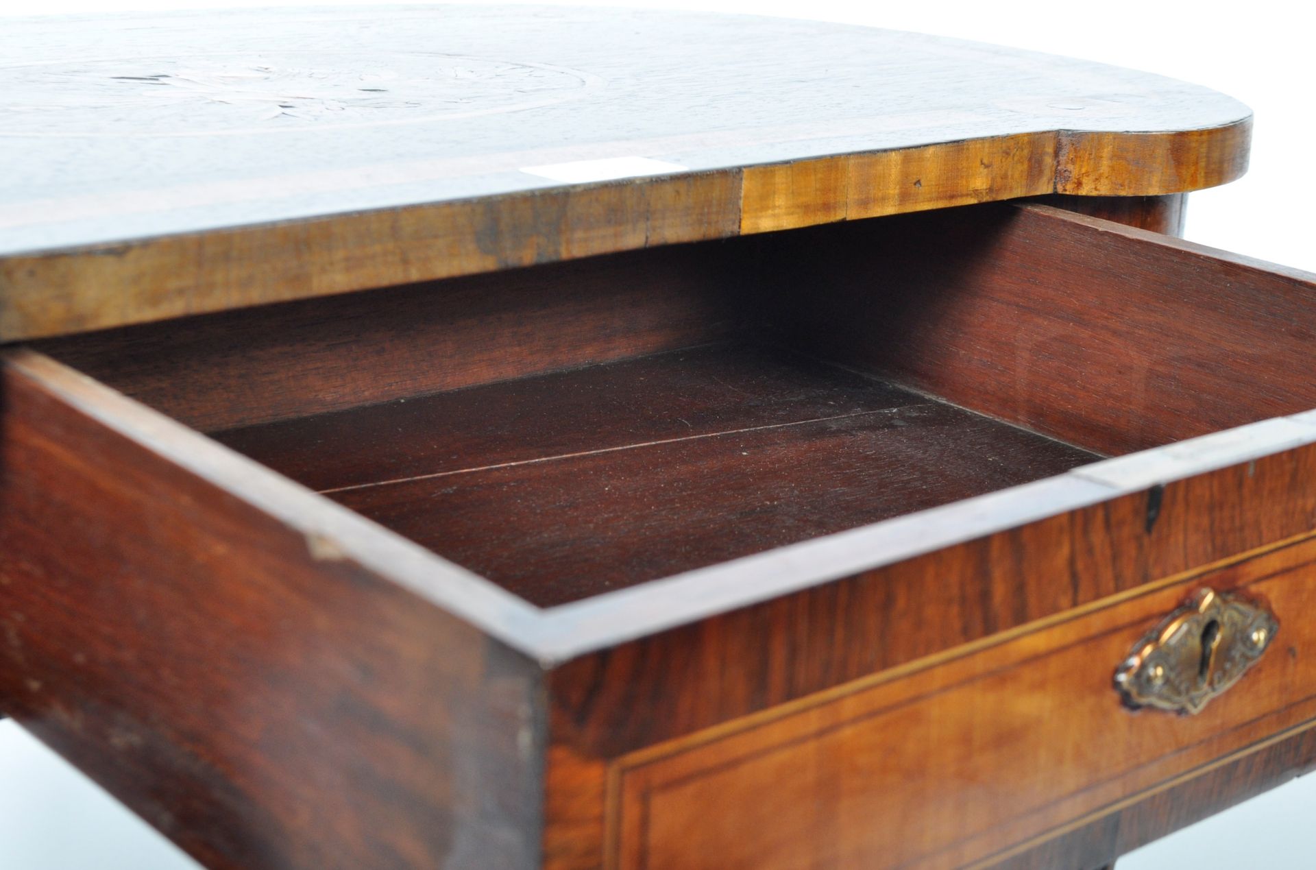 19TH CENTURY ROSEWOOD AND MARQUETRY INLAID SIDE TABLE - Image 6 of 6