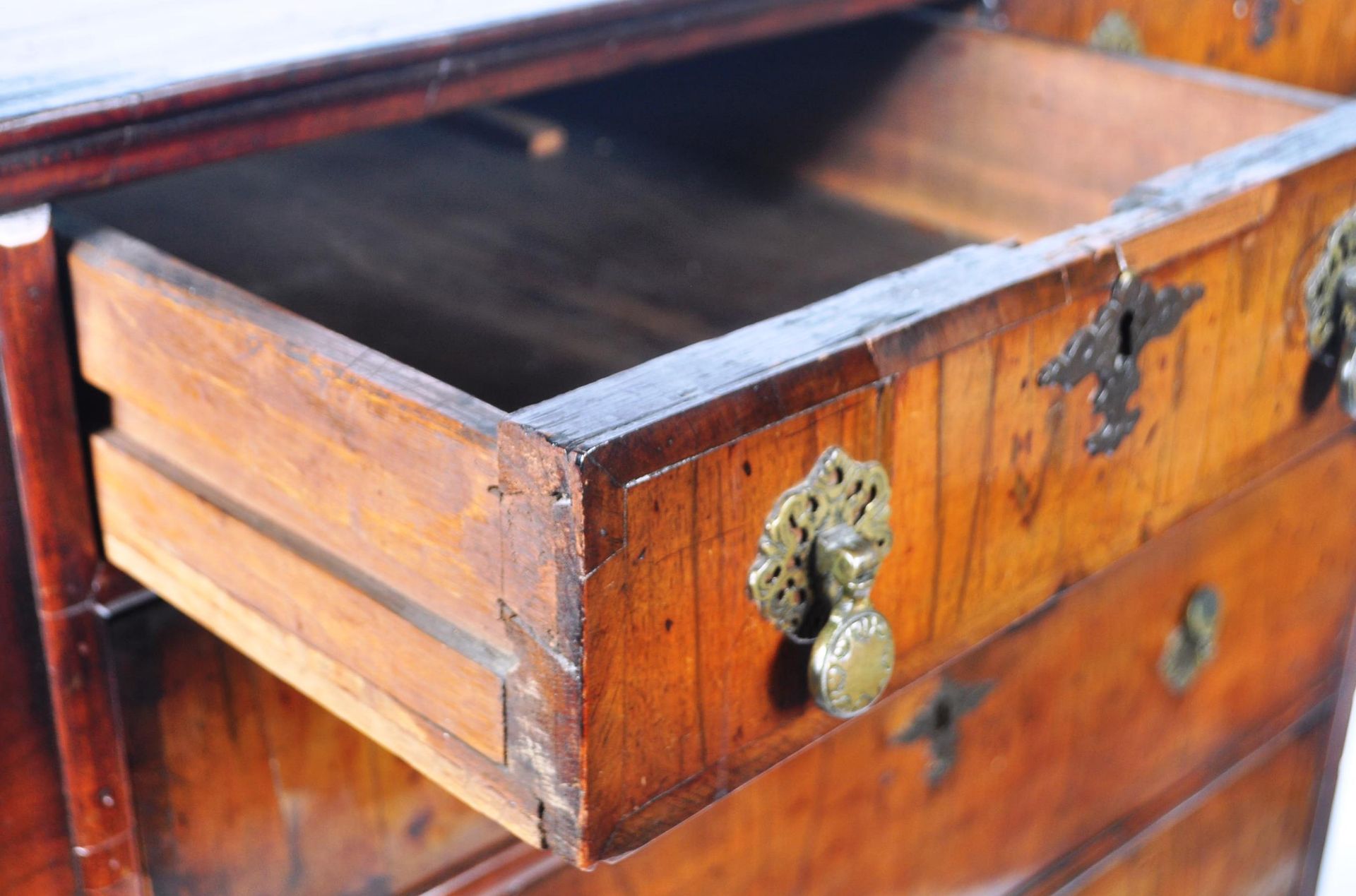 ANTIQUE 18TH CENTURY GEORGIAN WALNUT CHEST ON STAND - Image 4 of 10