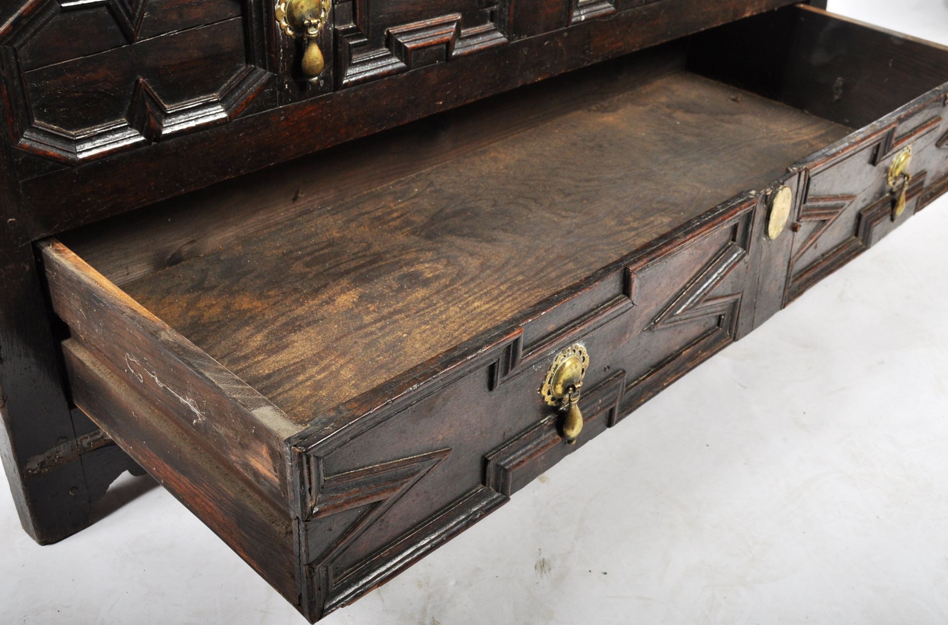 ANTIQUE 17TH CENTURY OAK BLOCK FRONTED MULE CHEST COFFER - Image 6 of 6