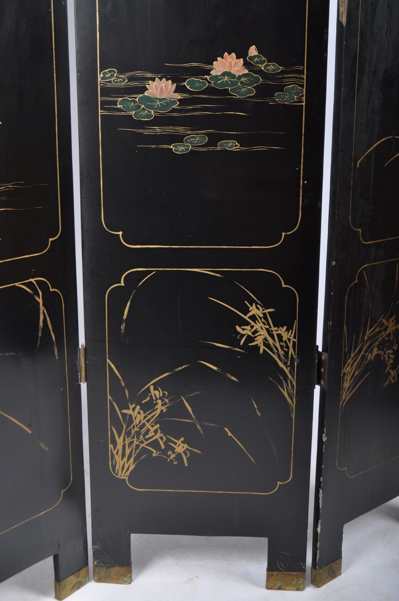 19TH CENTURY JAPANESE BLACK LACQUER AND SHIBAYAMA FOUR FOLD SCREEN - Bild 23 aus 25