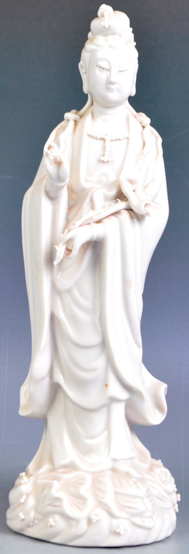 ANTIQUE CHINESE DEHUA PORCELAIN FIGURE OF GUANYIN