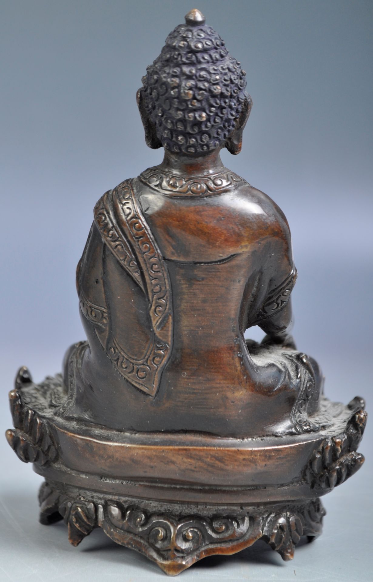 ANTIQUE 19TH CENTURY CHINESE BRONZE BUDDHA - Bild 2 aus 4