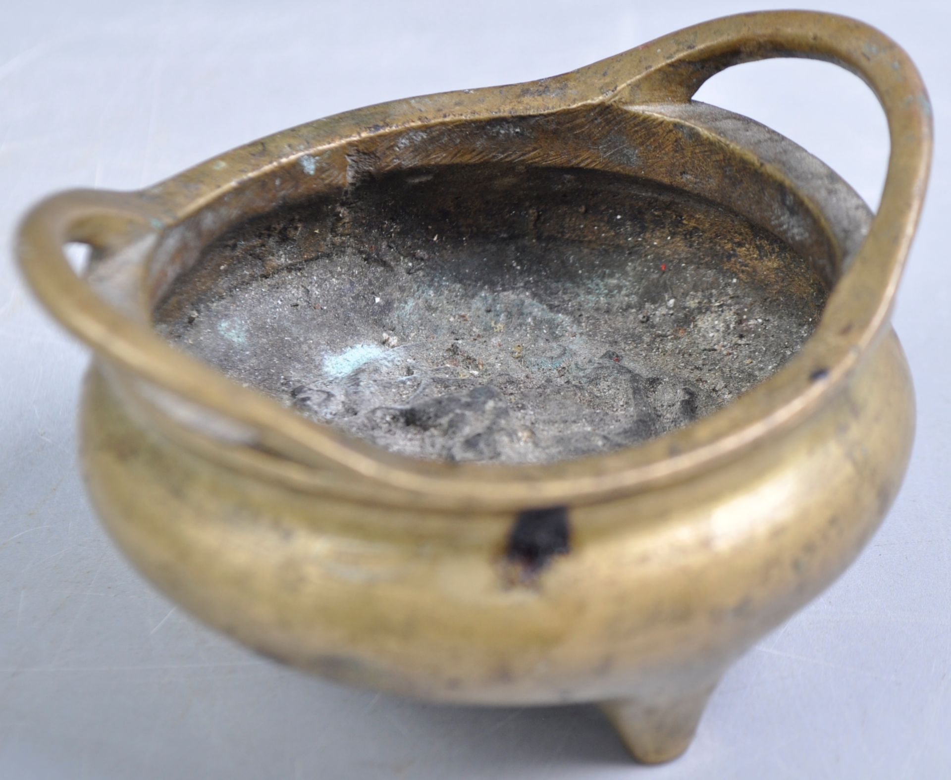 ANTIQUE CHINESE XUANDE MARK BRONZE CENSER DING PRAYER BOWL - Bild 2 aus 5