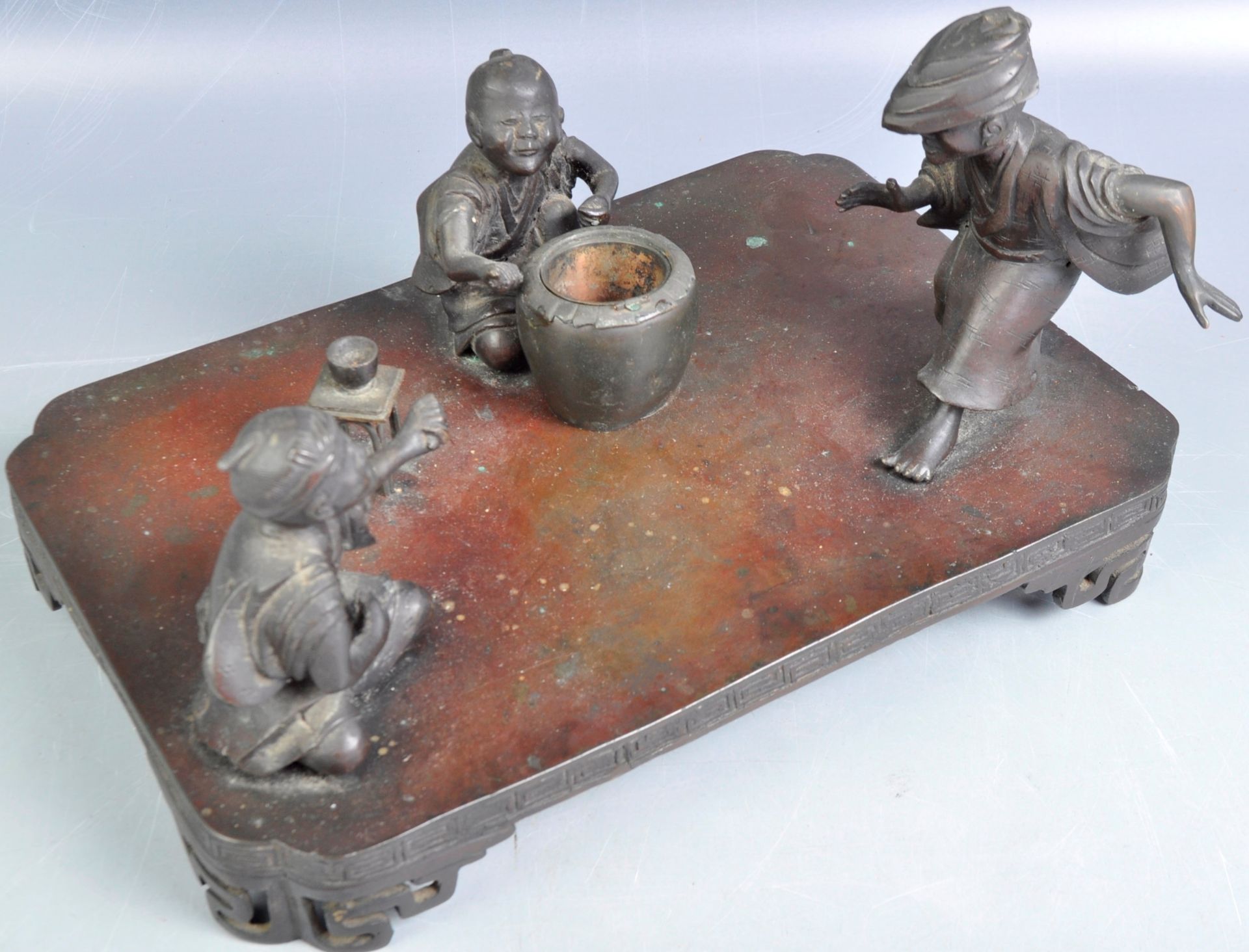 IMPRESSIVE 19TH CENTURY CHINESE BRONZE FIGURAL GROUP - Image 2 of 8
