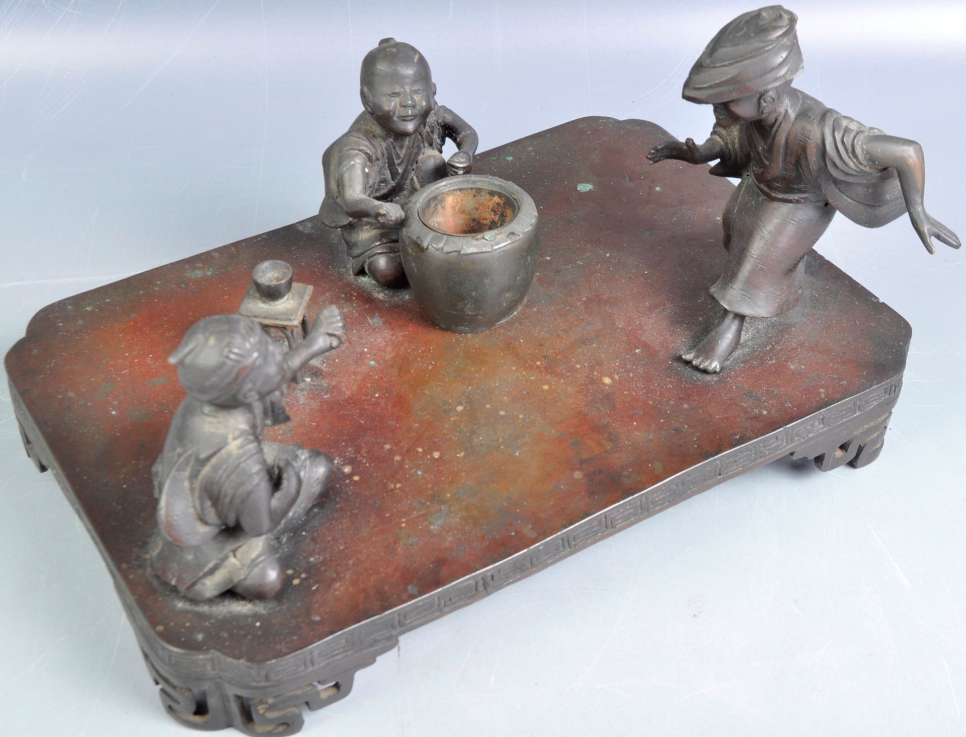 IMPRESSIVE 19TH CENTURY CHINESE BRONZE FIGURAL GROUP - Bild 2 aus 8