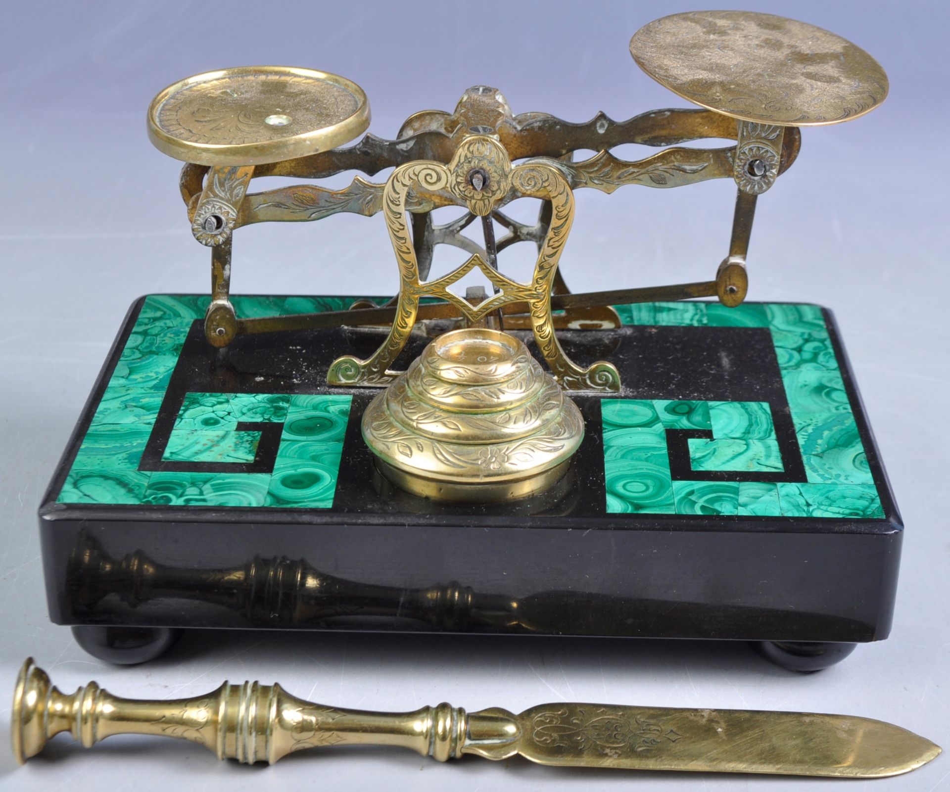 19TH CENTURY VICTORIAN MALACHITE AND BLACK SLATE WEIGHING SCALES