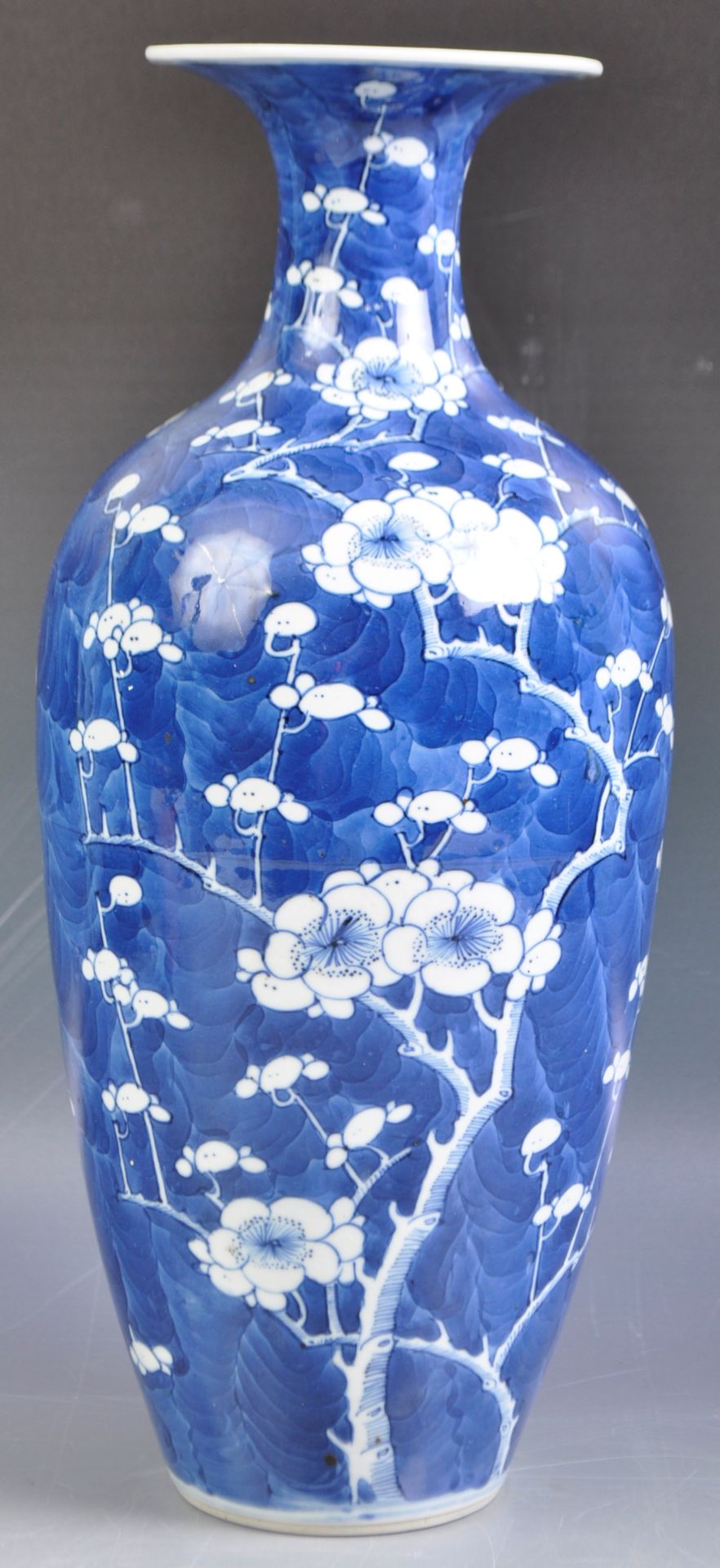 KANGXI MARK CHINESE ANTIQUE PRUNUS TALL SLEEVE VASE - Image 4 of 6