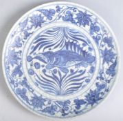 CHINESE ANTIQUE MING DYNASTY STYLE BLUE AND WHITE PLATE
