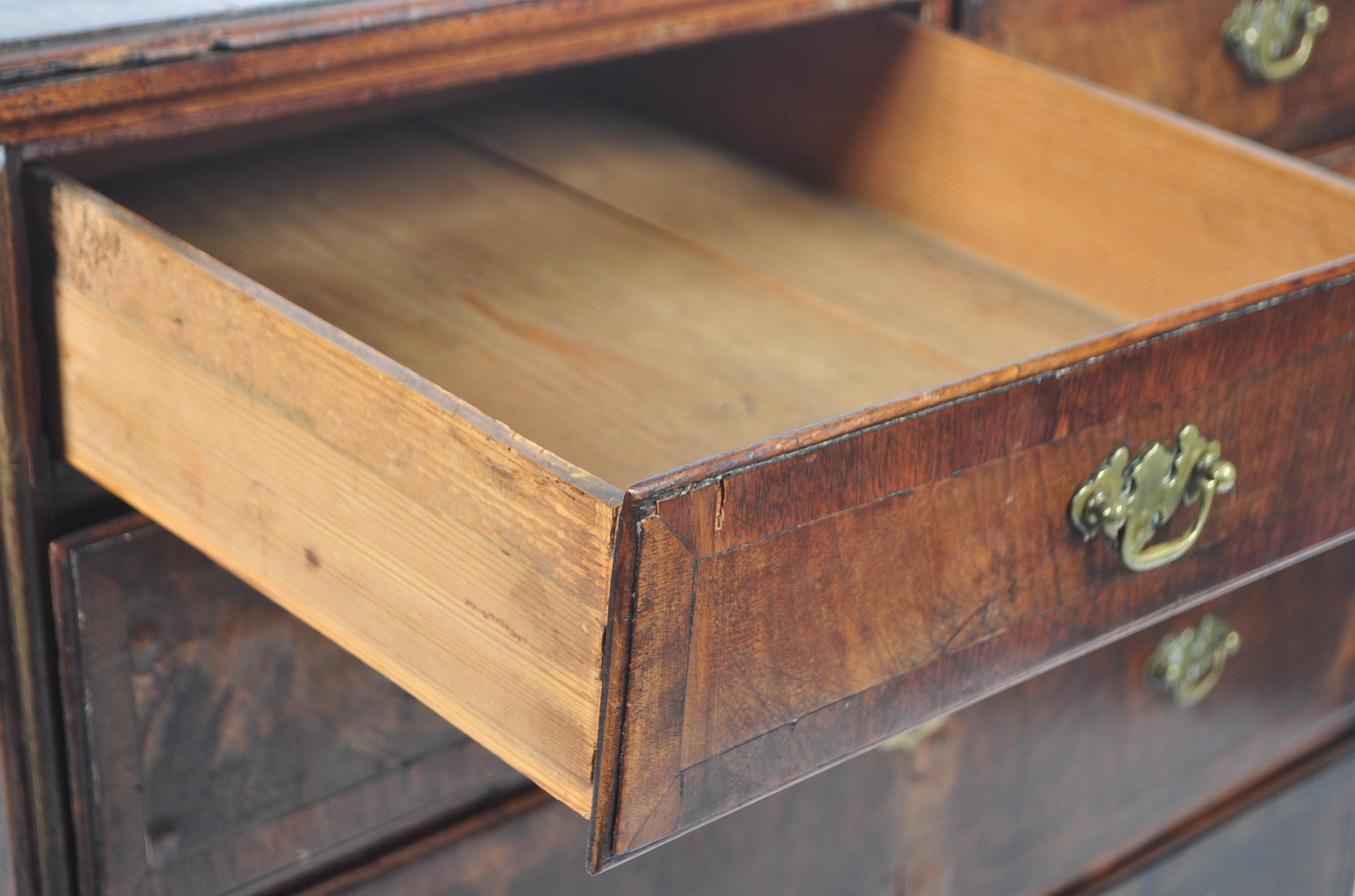 ANTIQUE 17TH CENTURY QUEEN ANNE WALNUT CHEST OF DRAWERS - Image 4 of 7