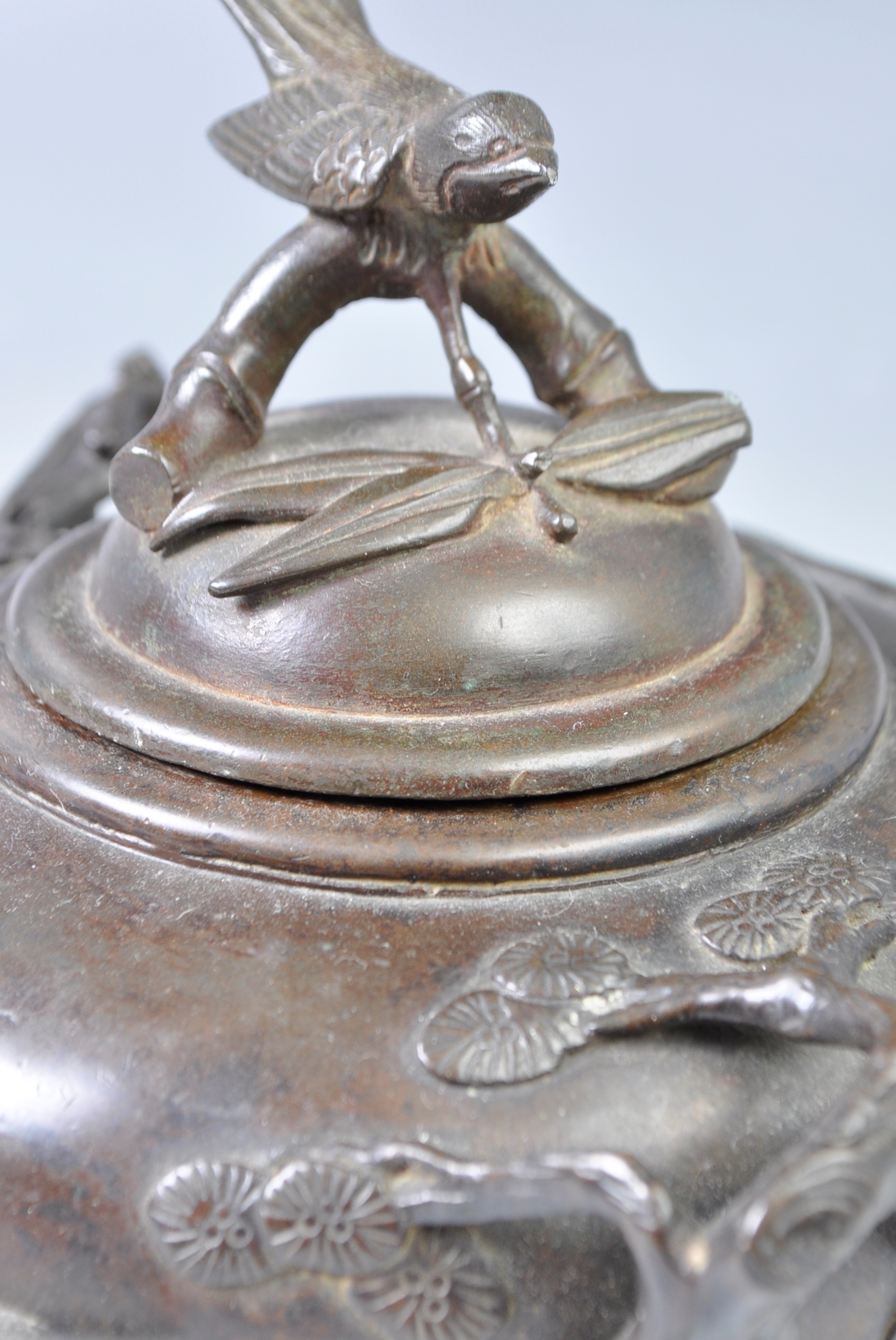 19TH CENTURY CHINESE ANTIQUE BRONZE LIDDED CENSER - Image 3 of 6