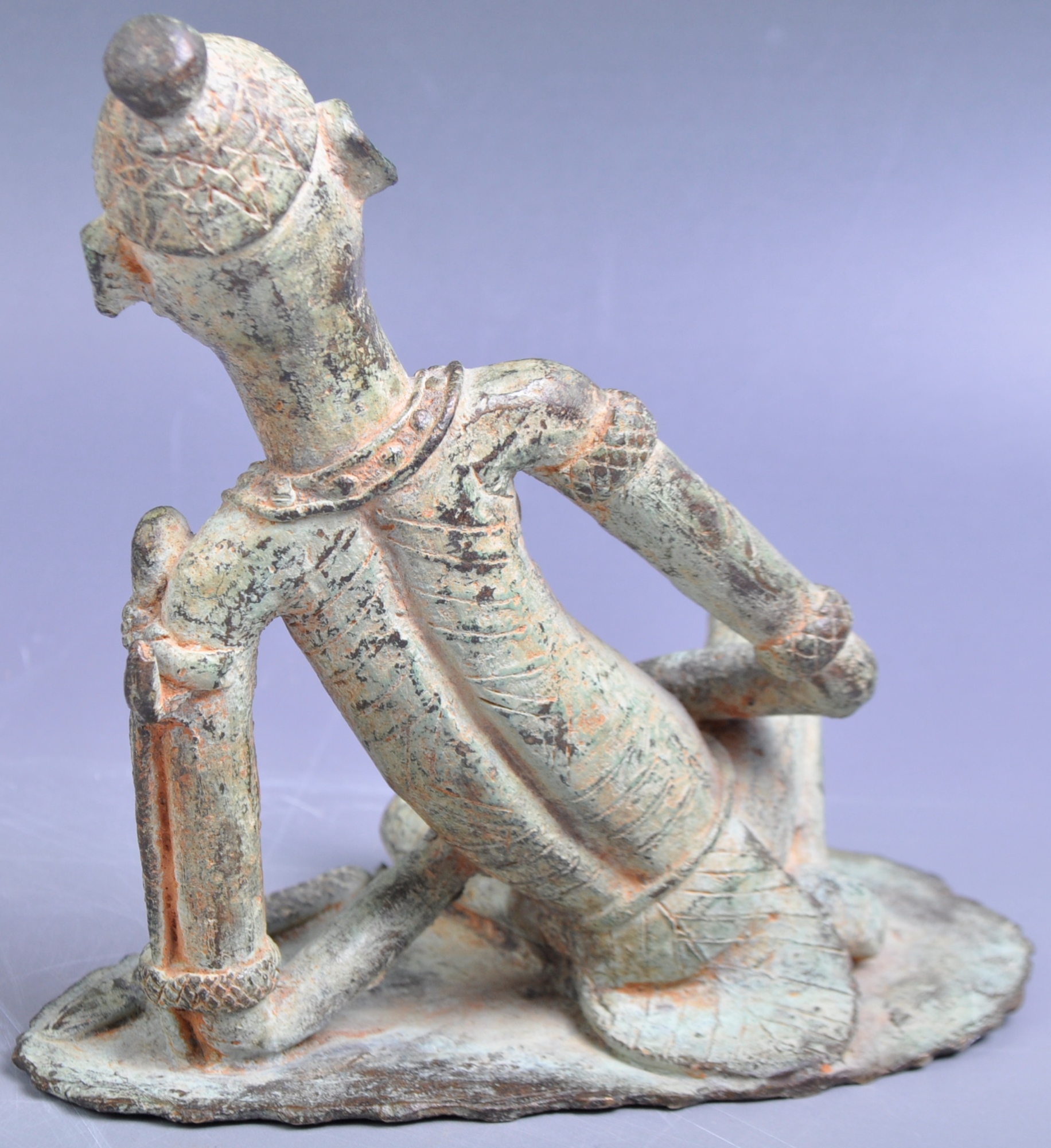 19TH CENTURY AFRICAN TRIBAL BENIN BRONZE FIGURE STATUE - Image 5 of 6