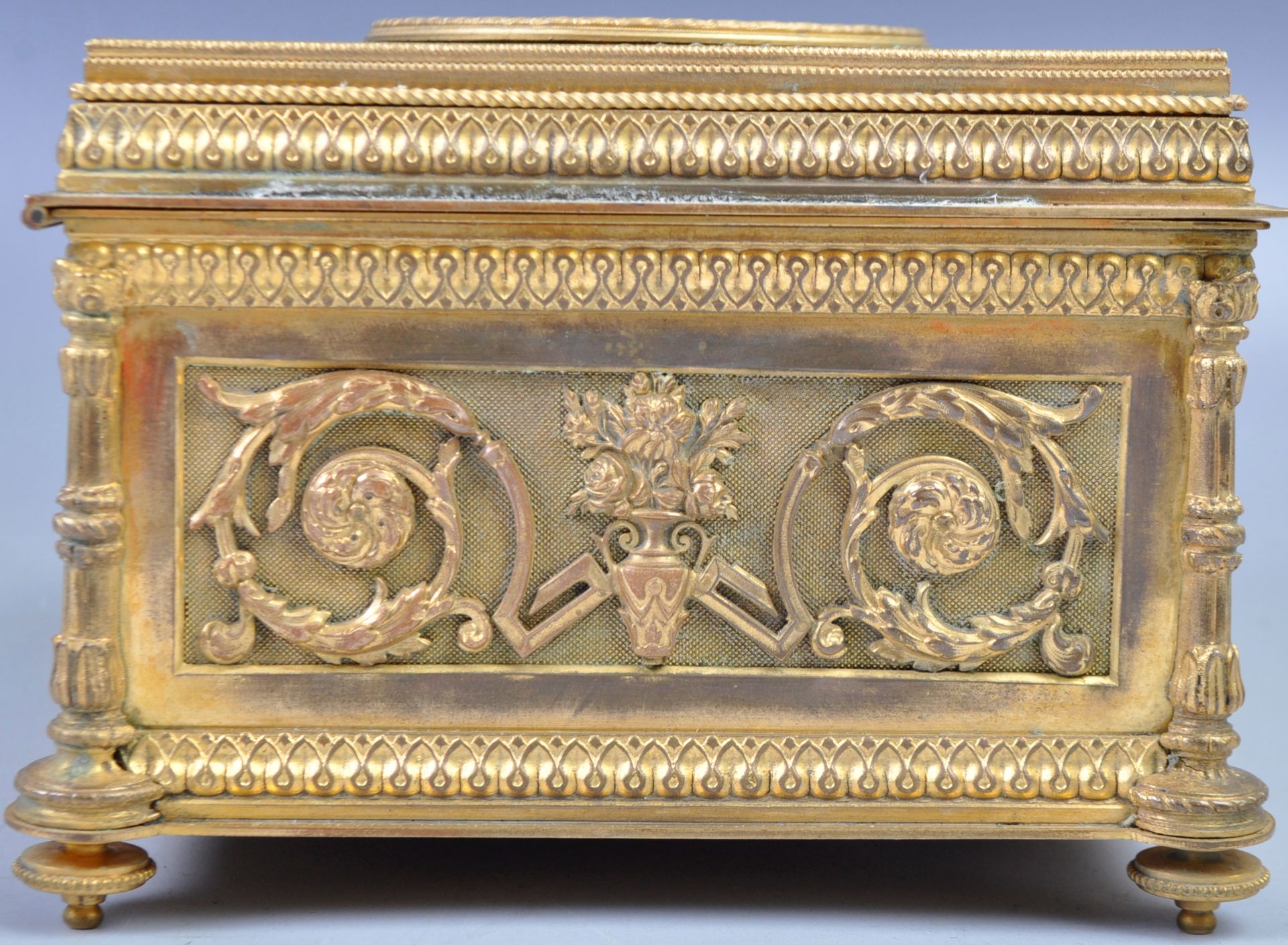 19TH CENTURY FRENCH PALAIS ROYALE GILDED ORMOLU CASKET - Image 5 of 6