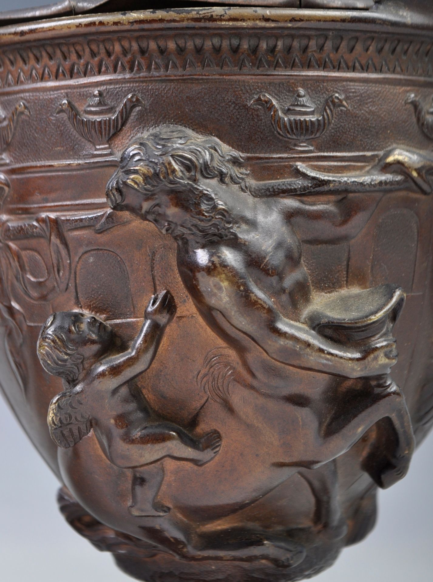 PAIR OF 19TH CENTURY ITALIAN GRAND TOUR BRONZE CHALICES - Image 4 of 6