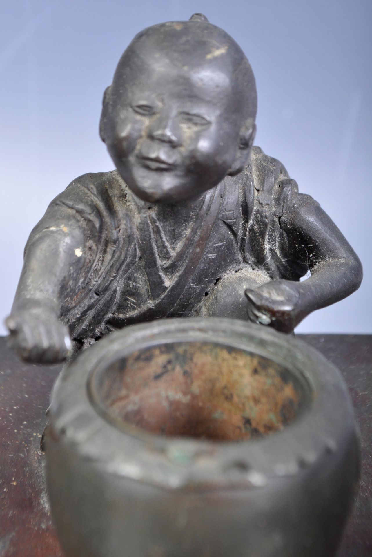 IMPRESSIVE 19TH CENTURY CHINESE BRONZE FIGURAL GROUP - Image 4 of 8