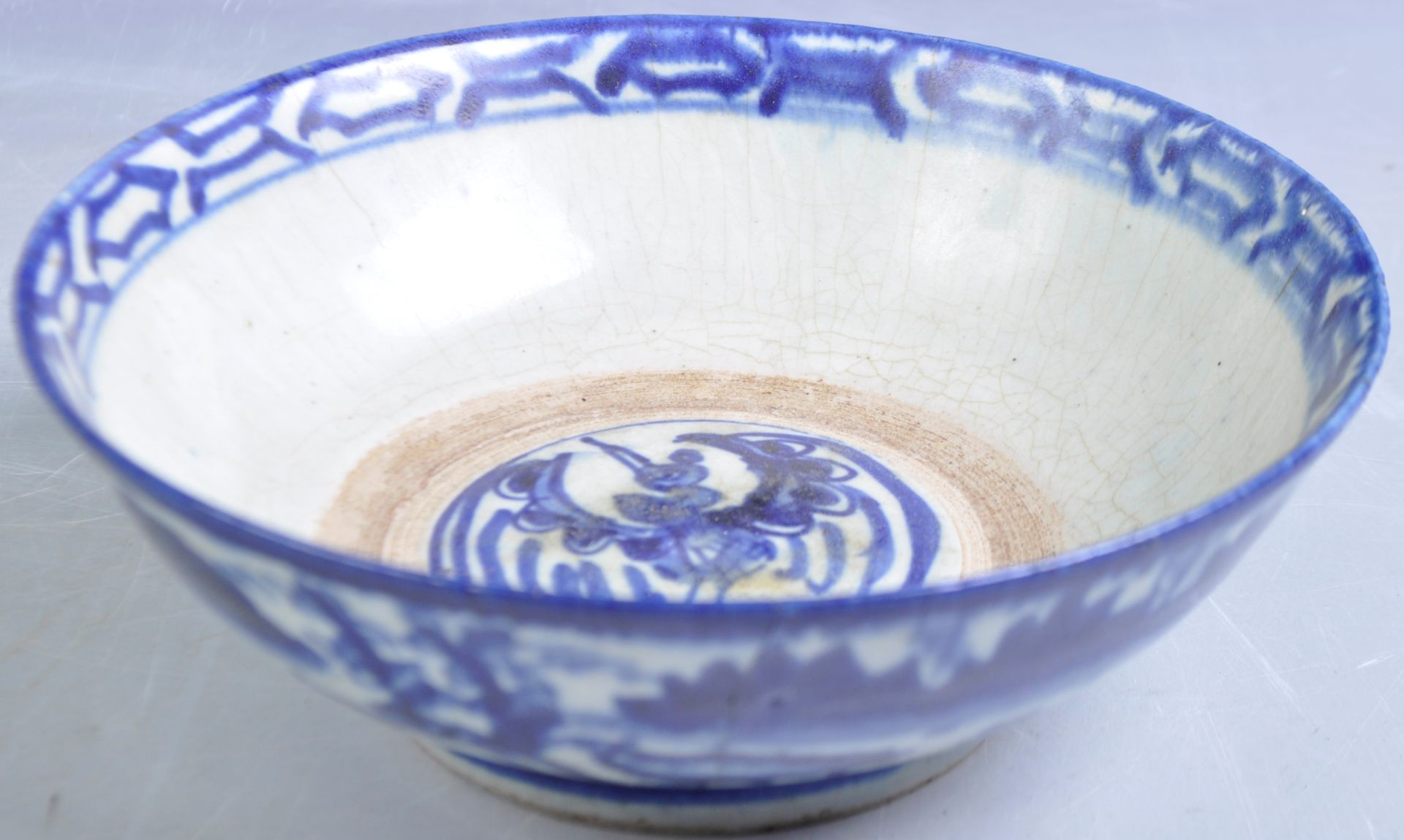 19TH CENTURY CHINESE ORIENTALPROVINCIAL CRACK WARE BOWL