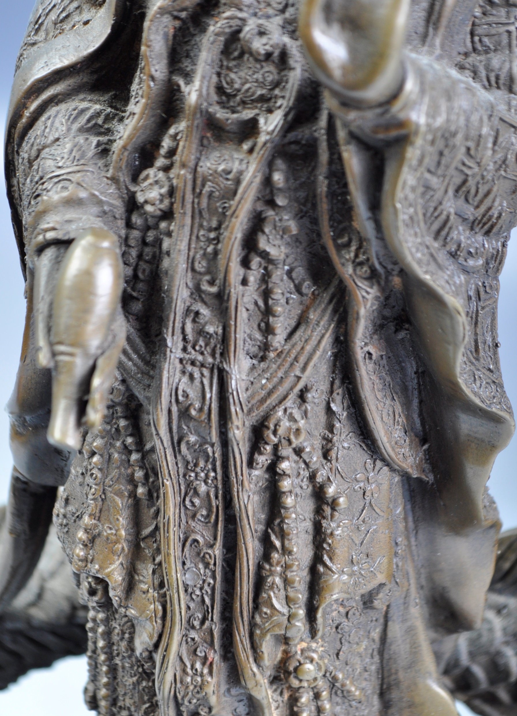 20TH CENTURY CHINESE BRONZE OF GUANYIN ON DRAGON - Image 6 of 7