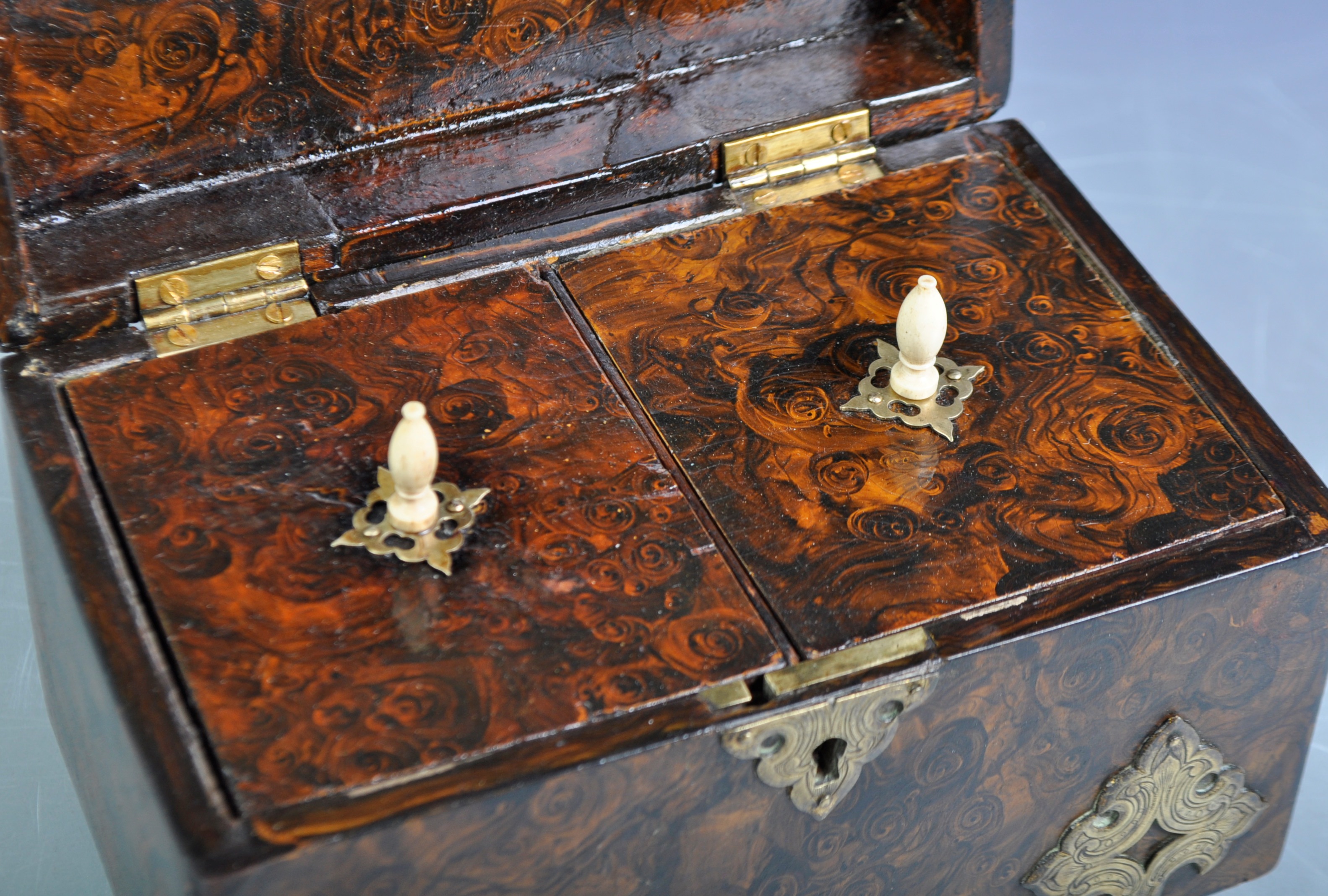 19TH CENTURY ENGLISH PAPIER MACHE BURR EFFECT TEA CADDY - Image 2 of 6