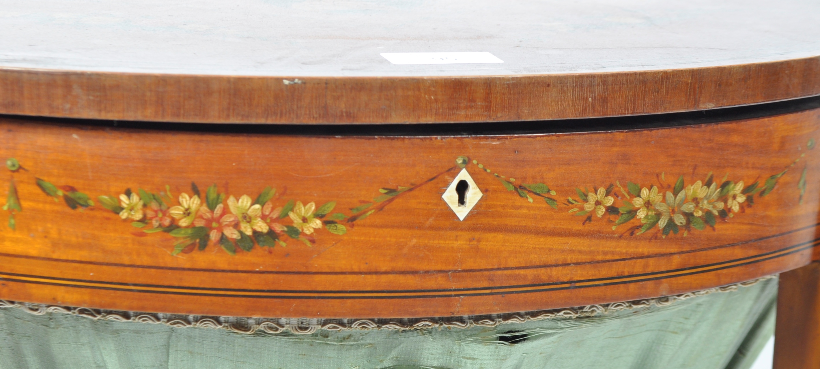 18TH CENTURY SHERATON PERIOD PAINTED MAHOGANY SEWING TABLE - Image 4 of 5