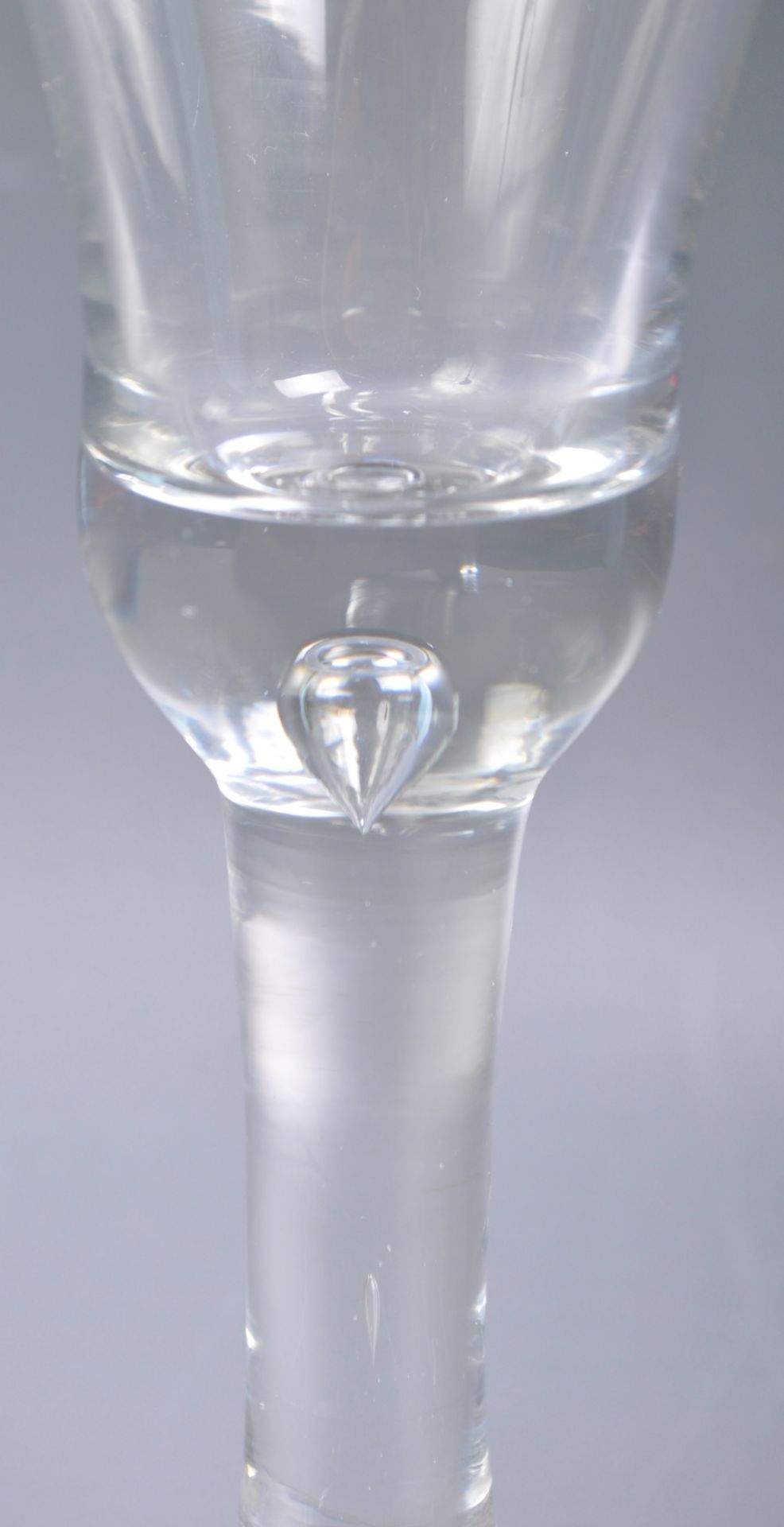 ANTIQUE 18TH CENTURY GEORGIAN PLAIN STEM WINE GLASS - Image 3 of 5