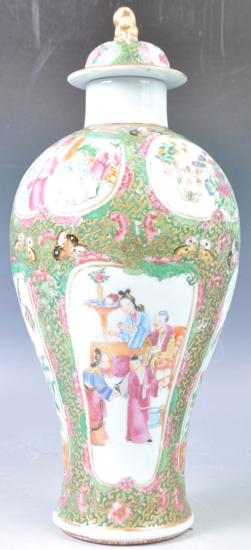 19TH CENTURY CHINESE CANTON FAMILLE ROSE MEIPING VASE AND COVER - Bild 2 aus 6