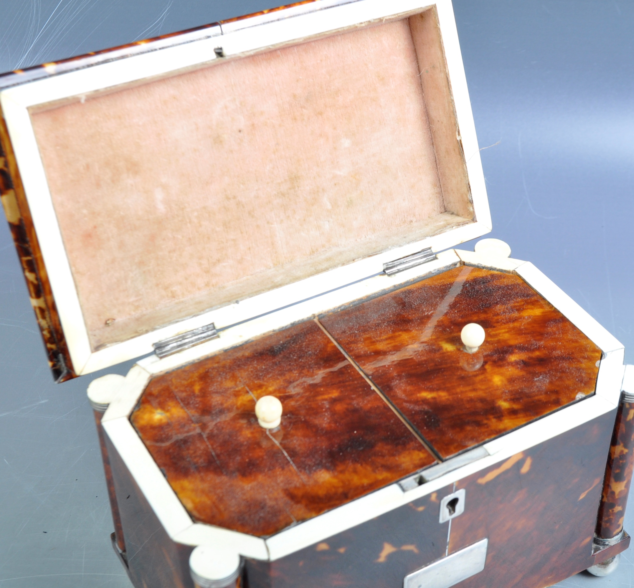 STUNNING 19TH CENTURY BLONDE TORTOISESHELL TEA CADDY - Image 2 of 5