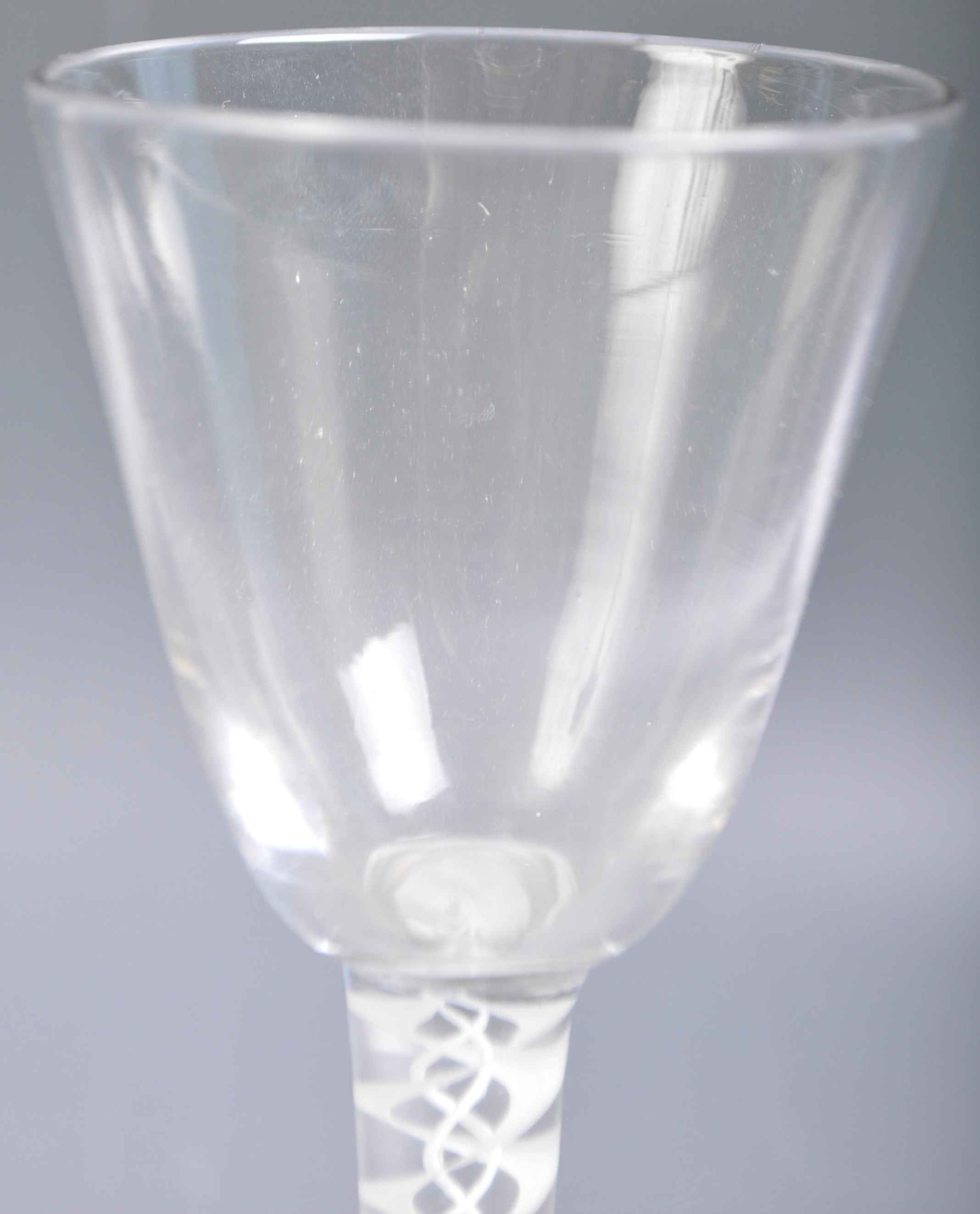 MID 18TH CENTURY GEORGIAN DOUBLE SERIES OPAQUE TWIST WINE GLASS - Image 4 of 5