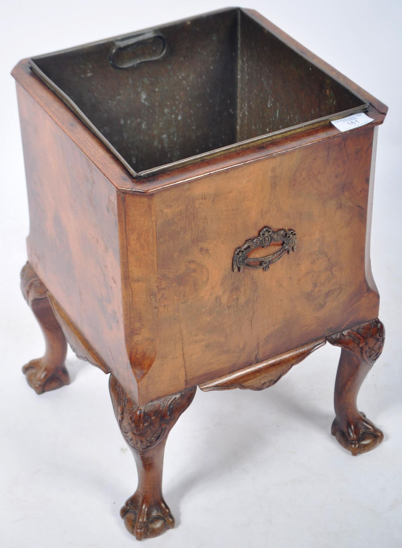 19TH CENTURY GEORGIAN WALNUT WINE BUCKET RAISED ON BALL AND CLAW FEET - Image 2 of 5