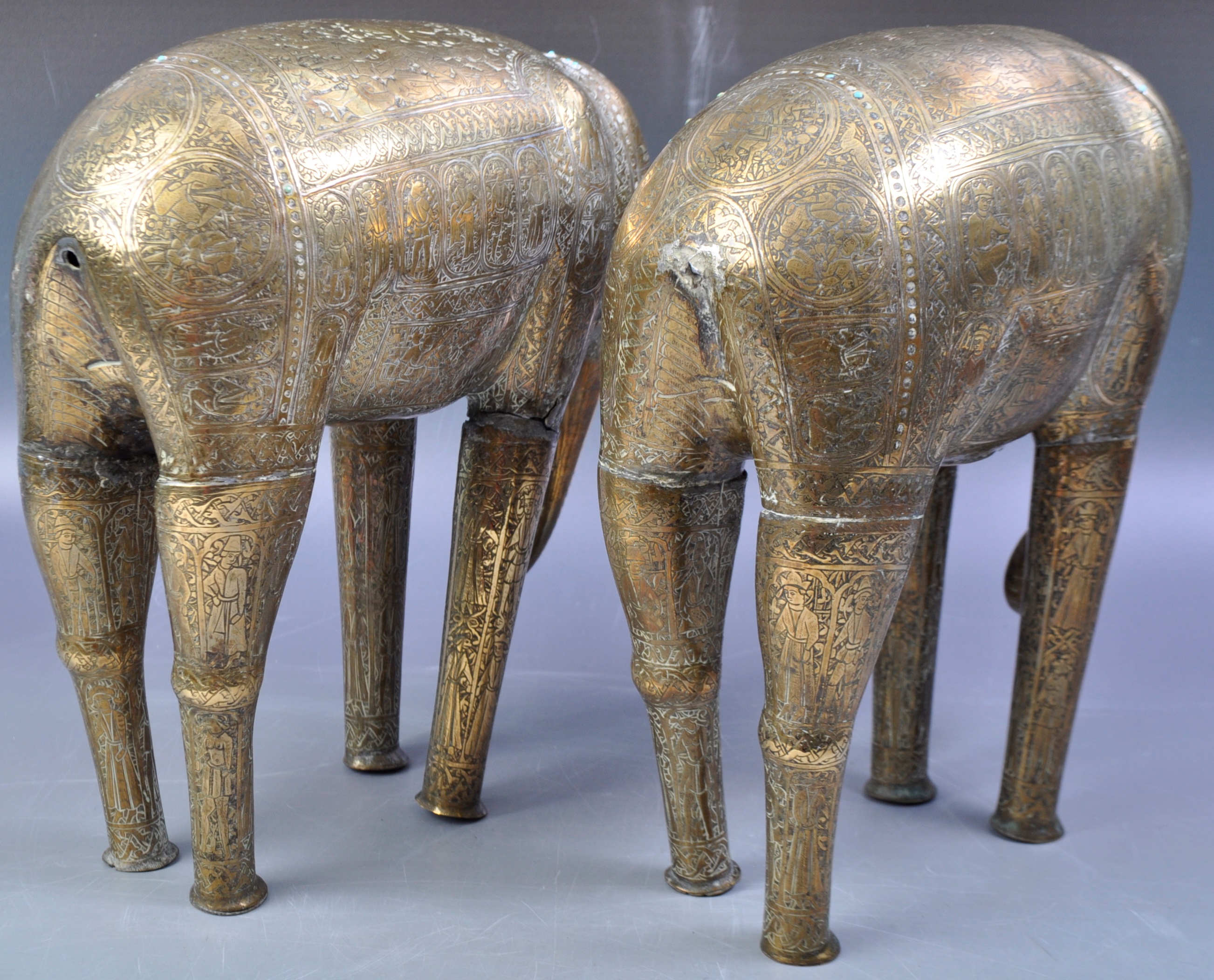 19TH CENTURY INDIAN / MIDDLE EASTERN FINELY ENGRAVED BRASS ELEPHANTS - Image 5 of 8