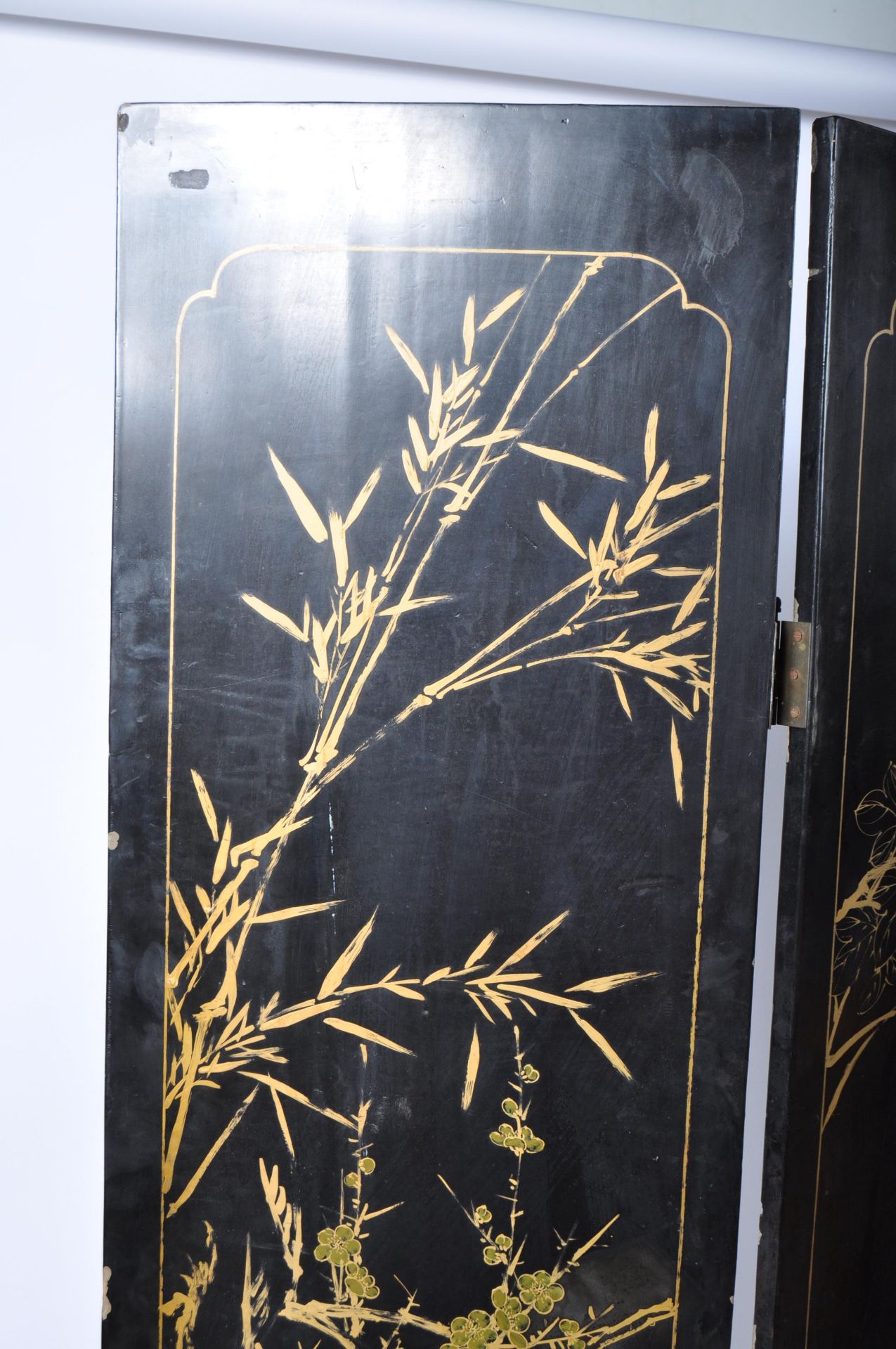 19TH CENTURY JAPANESE BLACK LACQUER AND SHIBAYAMA FOUR FOLD SCREEN - Bild 18 aus 25