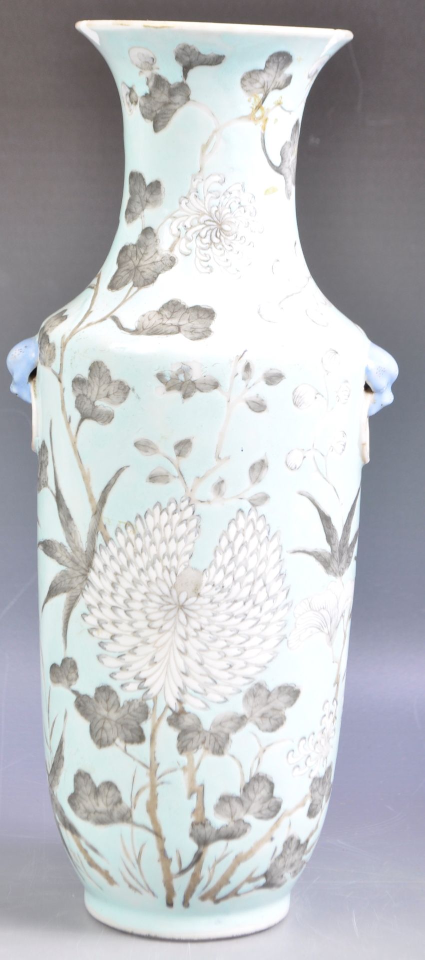 ANTIQUE 19TH CENTURY CHINESE PORCELAIN ROULEAU VASE IN TEAL