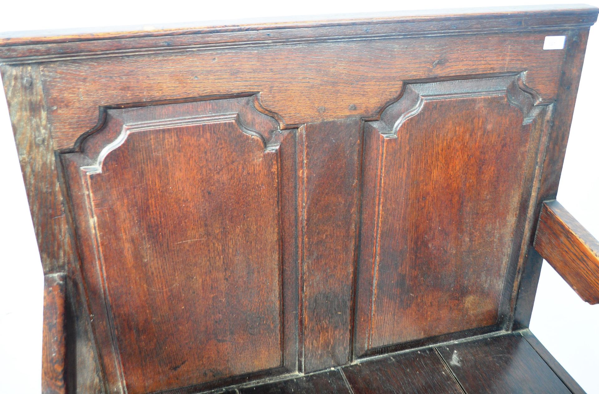 ANTIQUE 18TH CENTURY OAK TWO SEATER HALL SETTLE BENCH - Image 6 of 6
