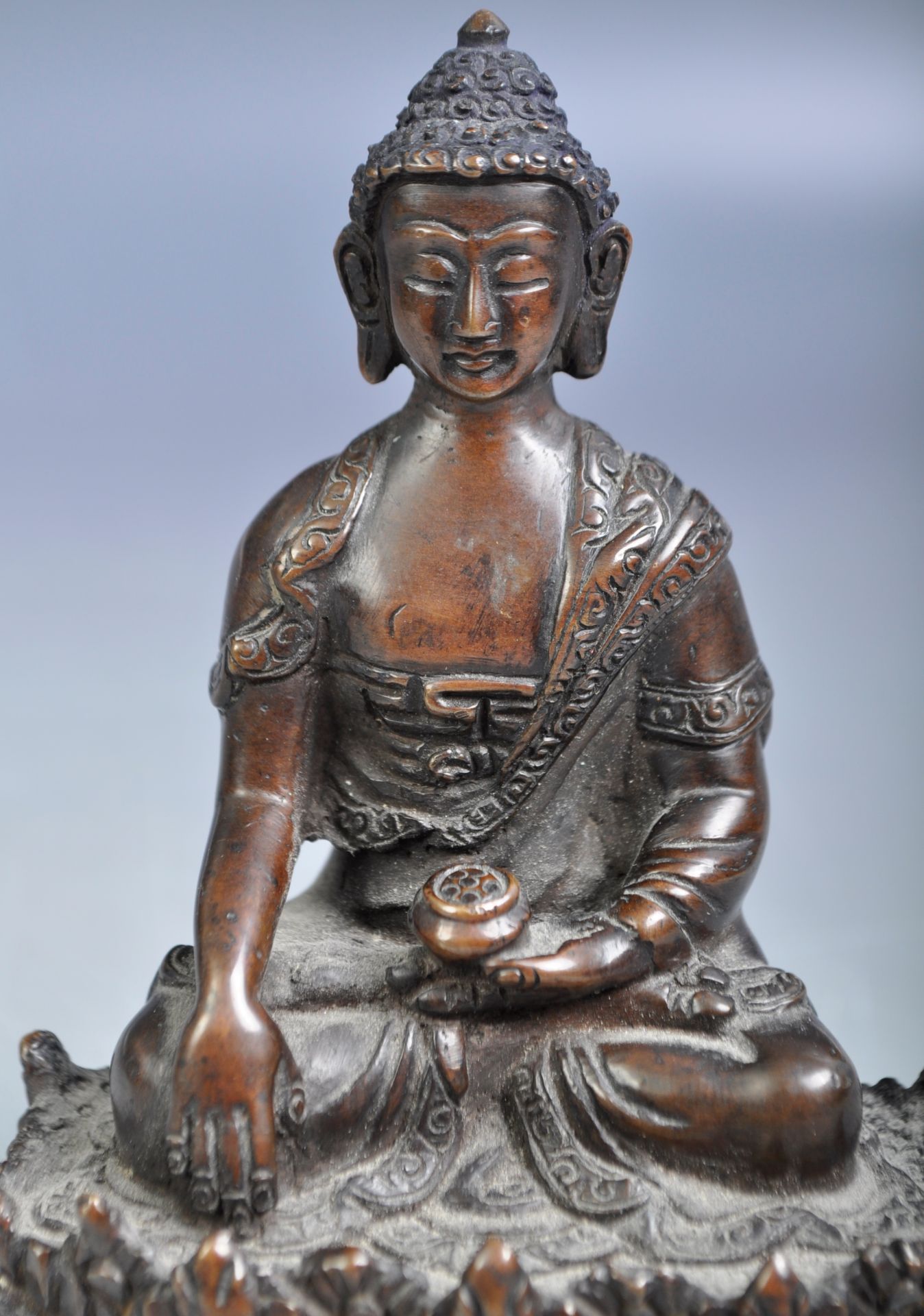 ANTIQUE 19TH CENTURY CHINESE BRONZE BUDDHA - Bild 4 aus 4