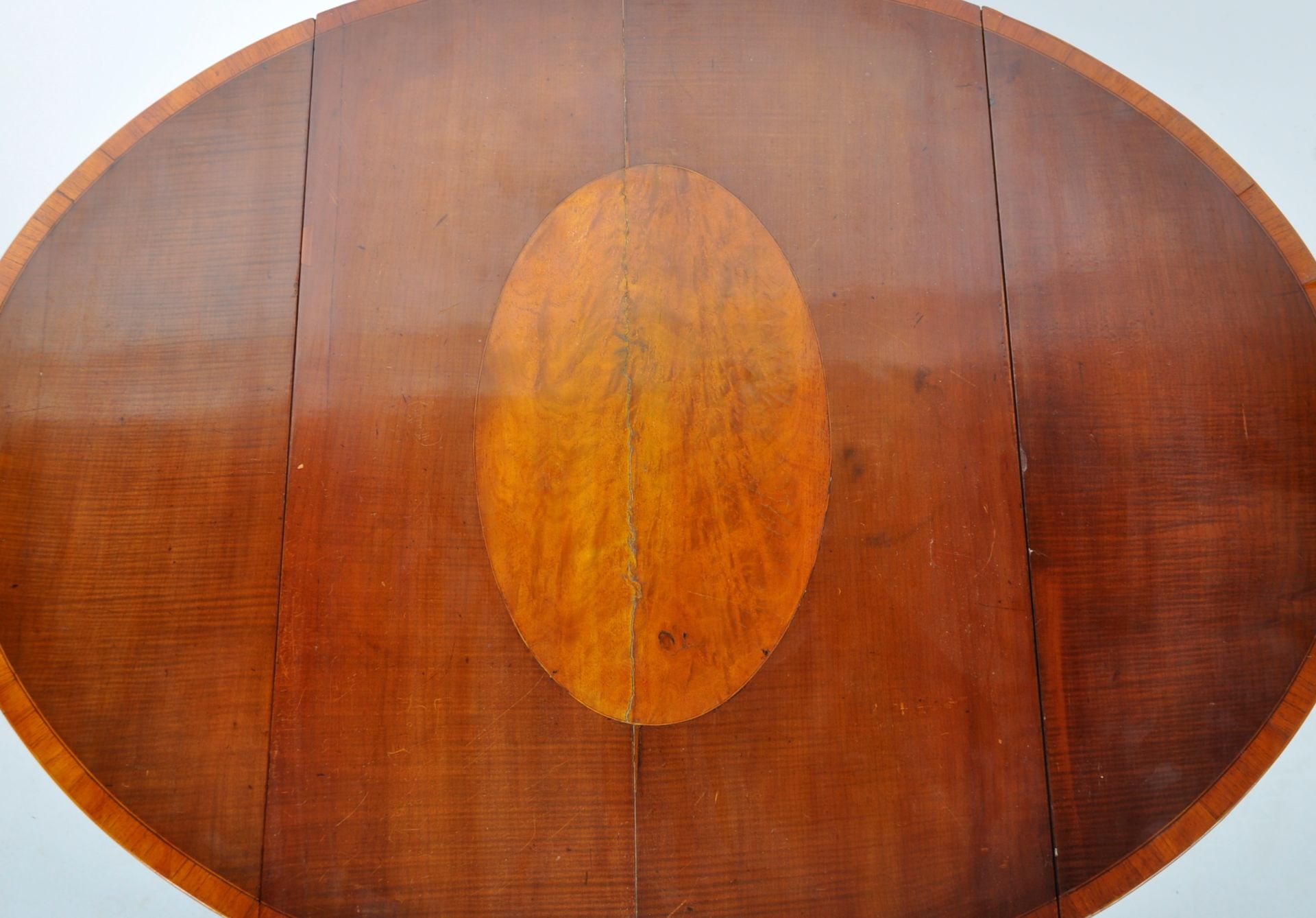 LATE 18TH CENTURY GEORGIAN WALNUT AND MAHOGANY PEMBROKE TABLE - Image 4 of 6