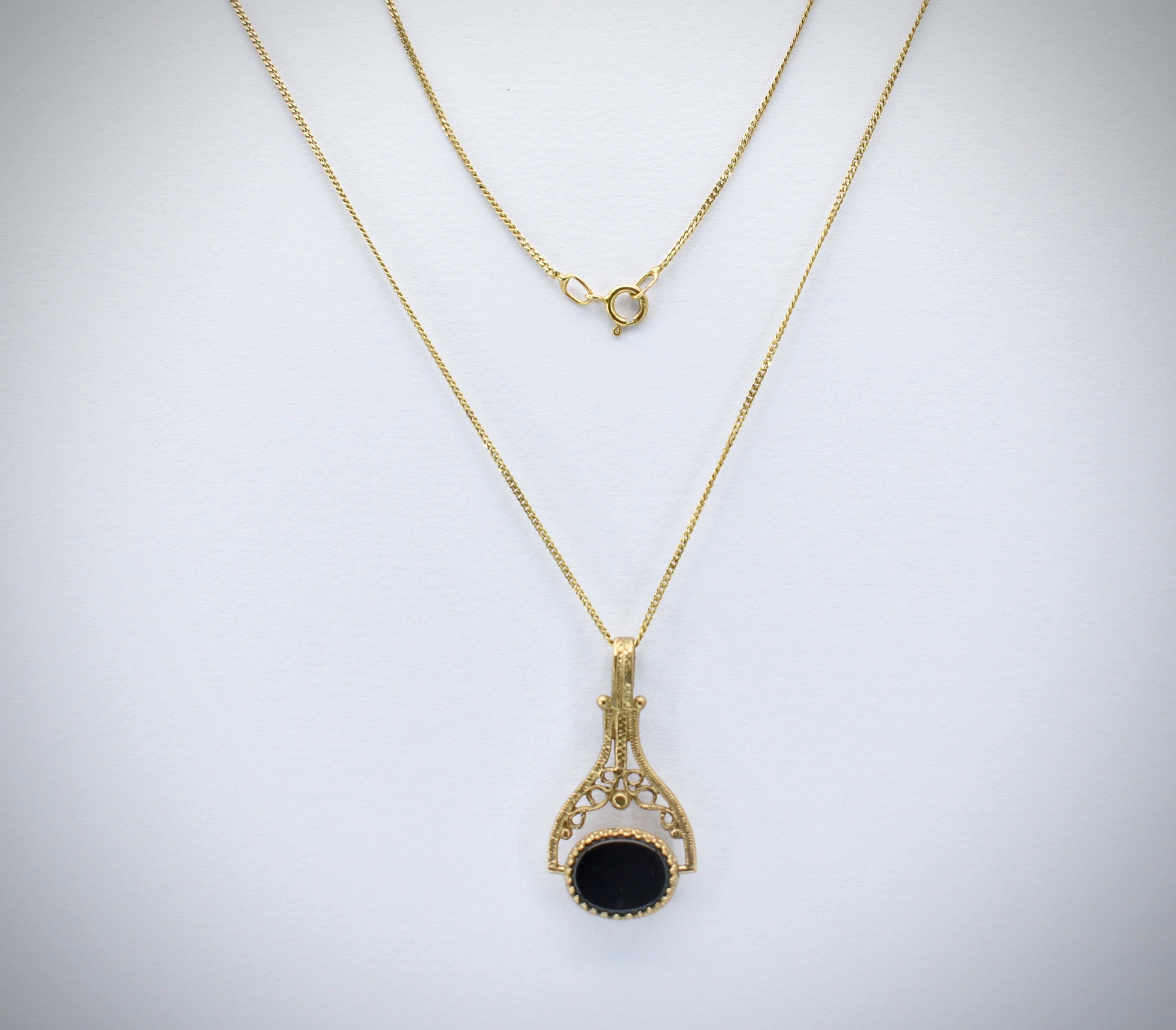 9ct Gold & Agate Swivel Pendant & Necklace Chain