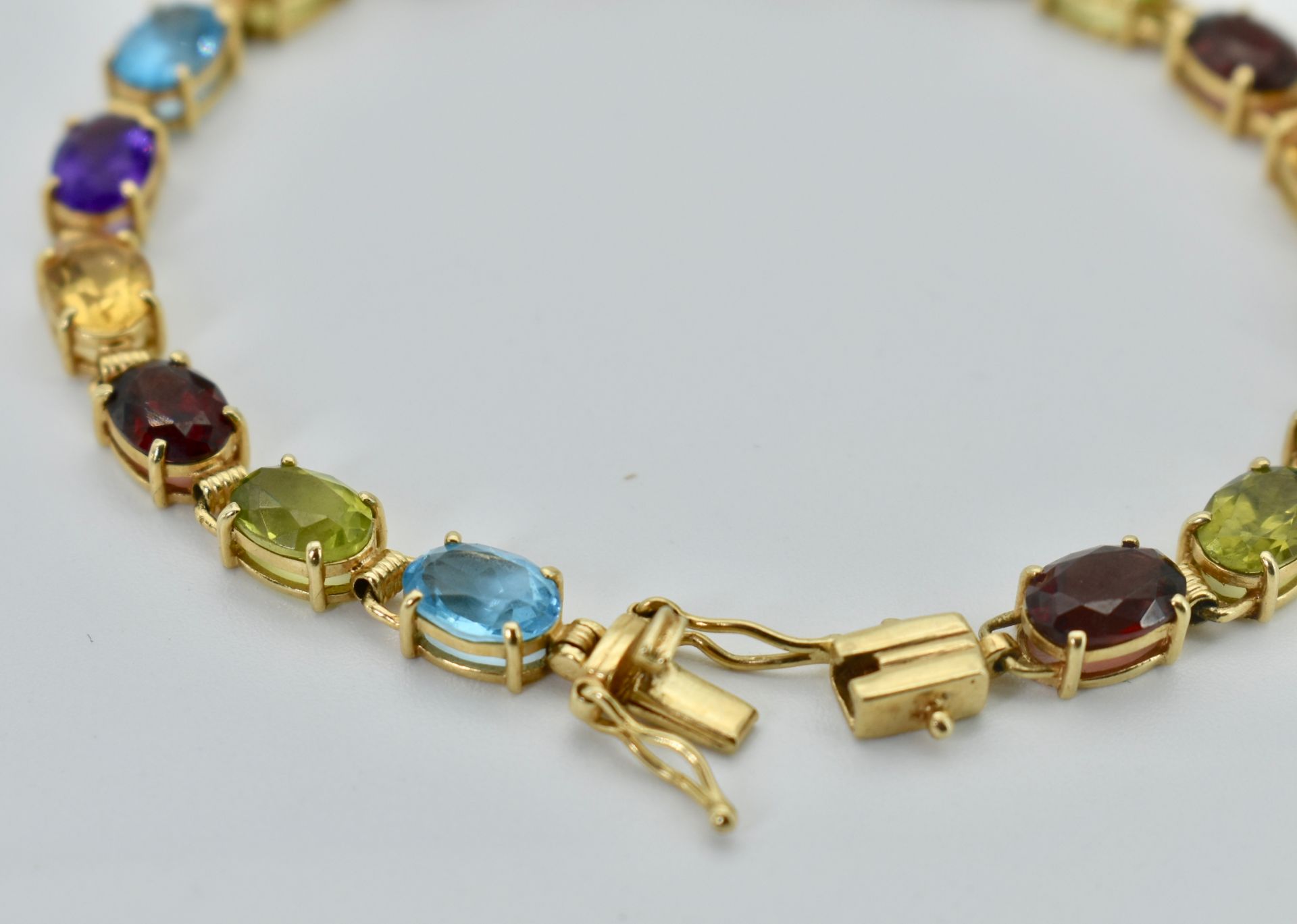 14ct Yellow Gold Line Bracelet w/ Amethyst & Garnets - Image 2 of 4