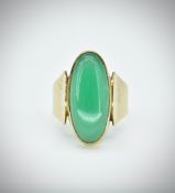 8ct Gold Chrysoprase Cabochon Ring