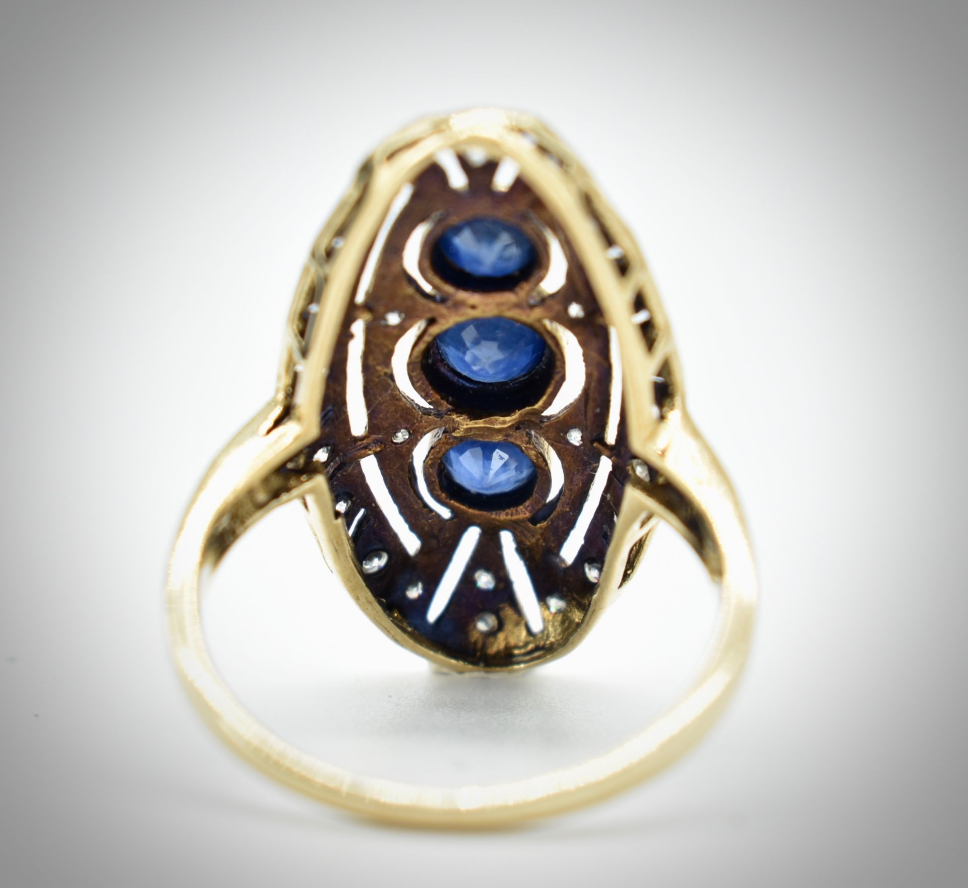 A 9ct Yellow Gold Sapphire & Diamond Navette Ring - Image 5 of 6