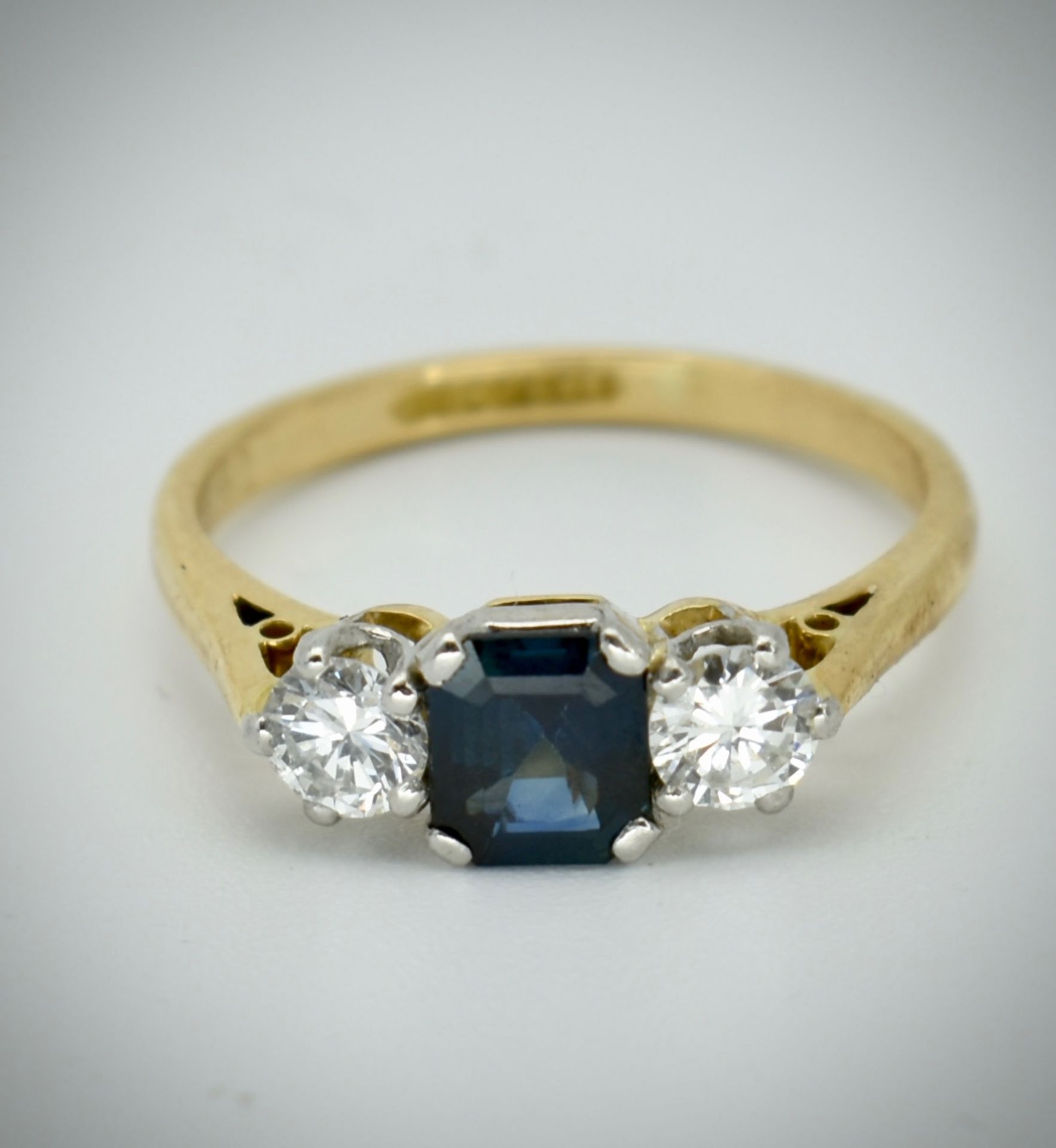 18ct Gold Platinum Sapphire & Diamond Ring