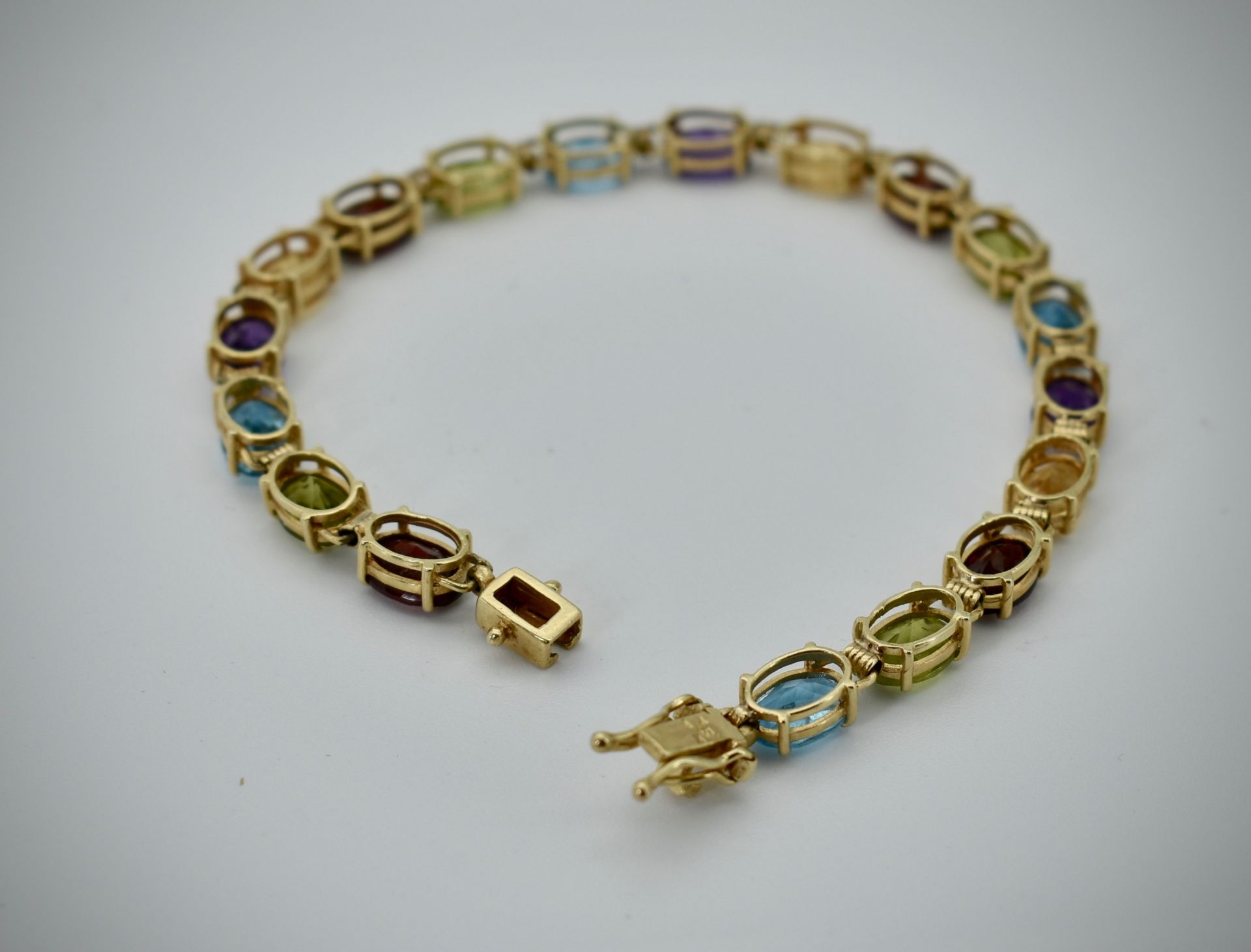 14ct Yellow Gold Line Bracelet w/ Amethyst & Garnets - Image 3 of 4