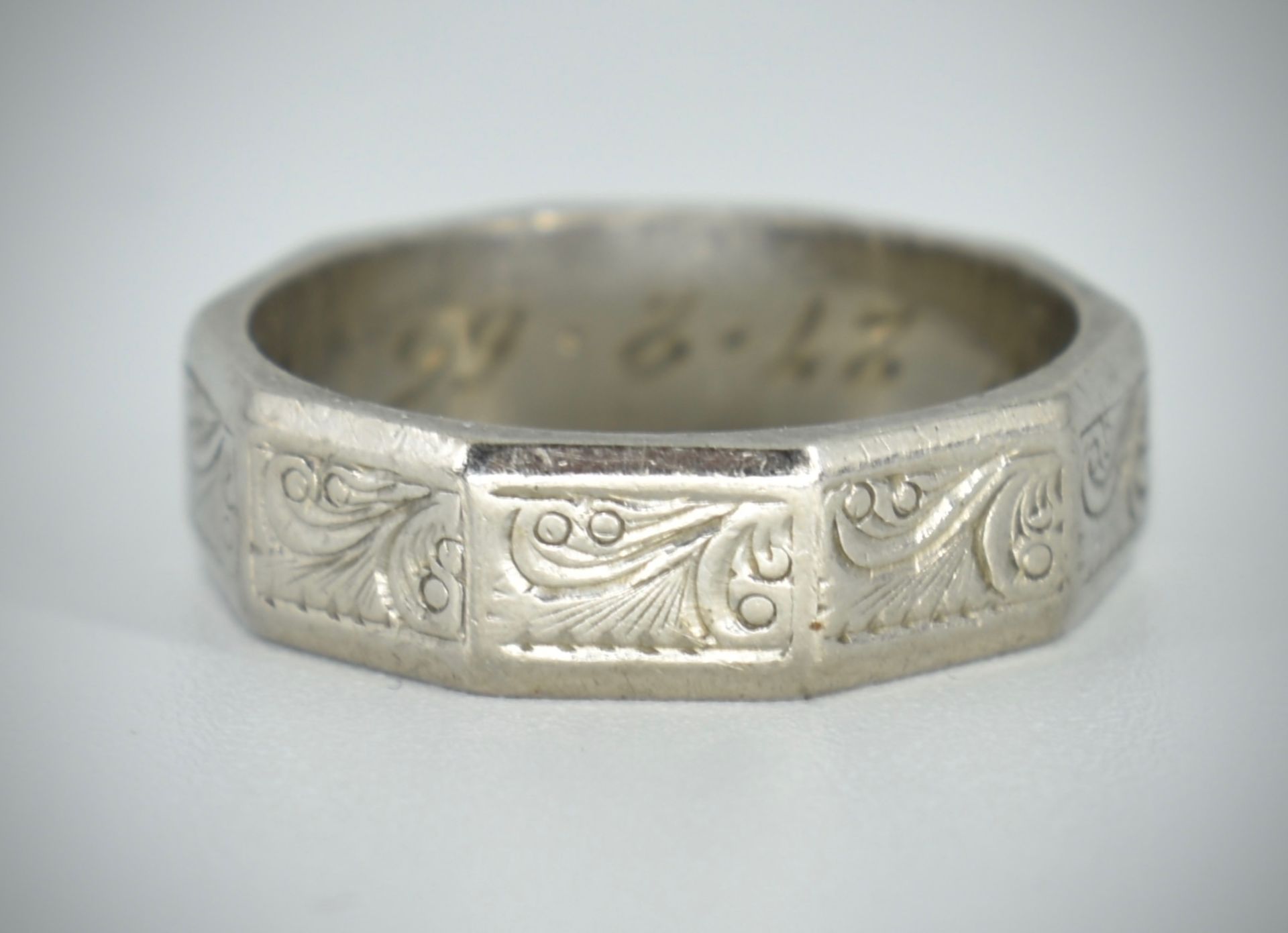 18ct White Gold Birmingham Hallmarked Band Ring 1965