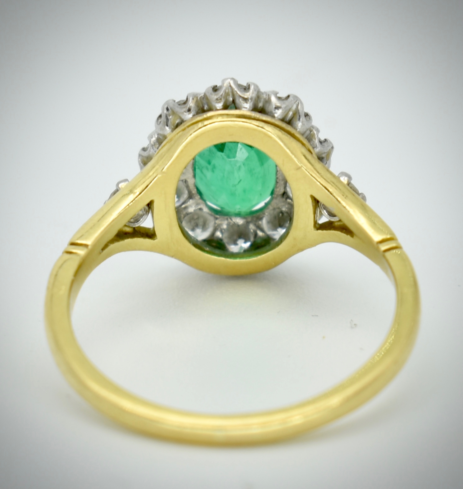 18ct Gold Emerald & Diamond Cluster Ring - Image 2 of 2