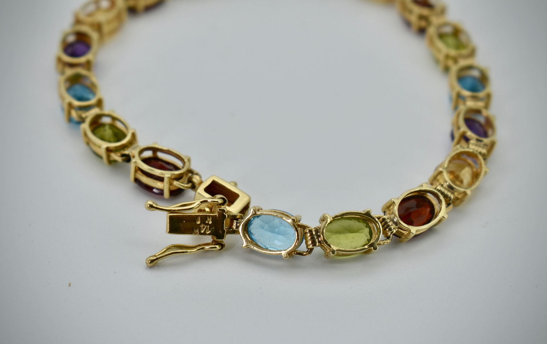 14ct Yellow Gold Line Bracelet w/ Amethyst & Garnets - Image 4 of 4