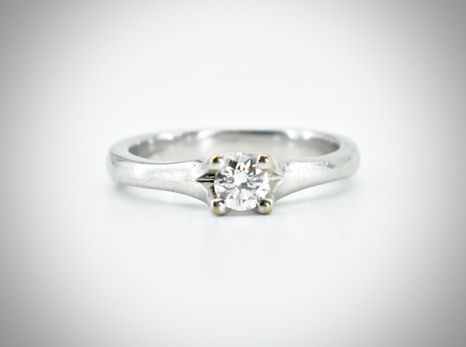 18ct White Gold & Diamond Solitaire Ring