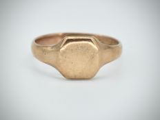 1915 Chester Hallmarked 9ct Gold Gentleman's Signet Ring