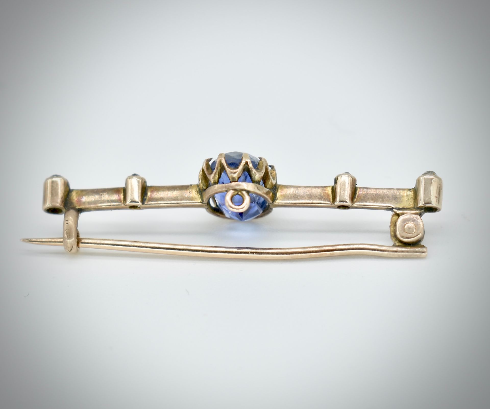 Gold Sapphire & Diamond Bar Brooch - Image 4 of 4