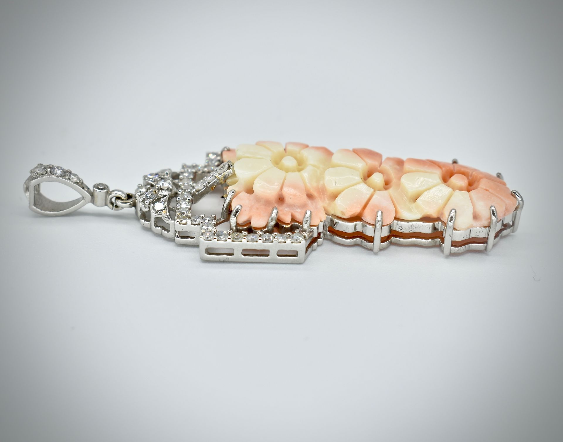 18ct Gold Coral & Diamond Necklace Pendant - Image 3 of 5