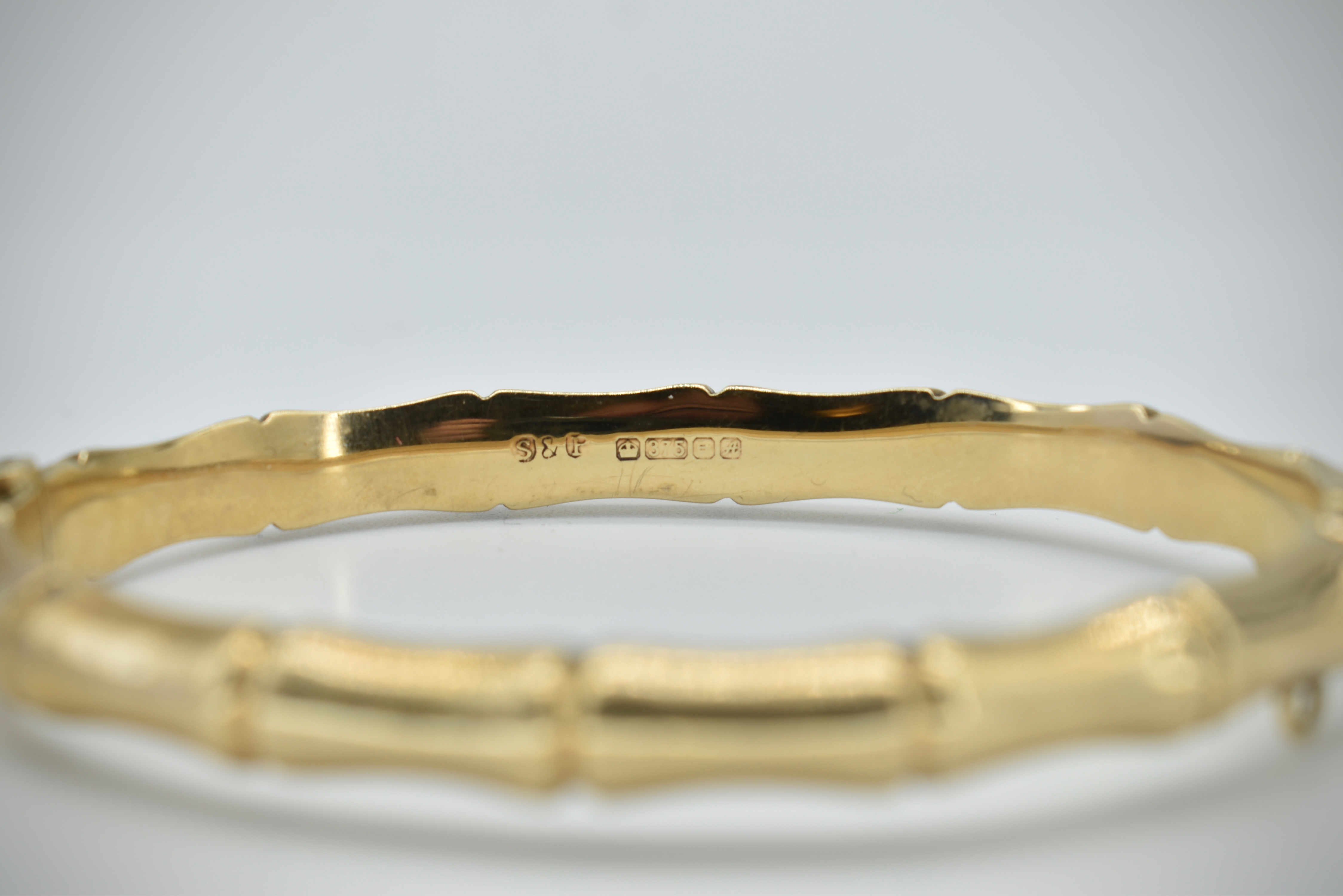 Hallmarked 9ct Gold Bangle - Image 3 of 5