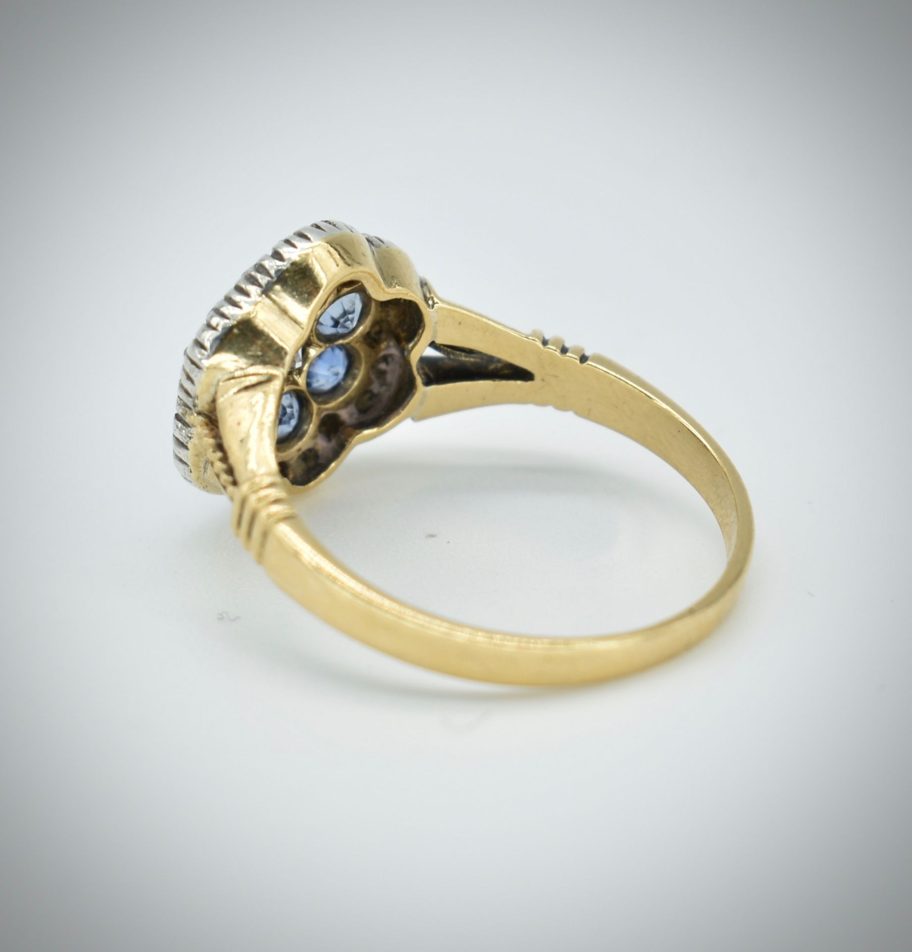 18ct Gold Sapphire & Diamond Cluster Ring - Image 2 of 4