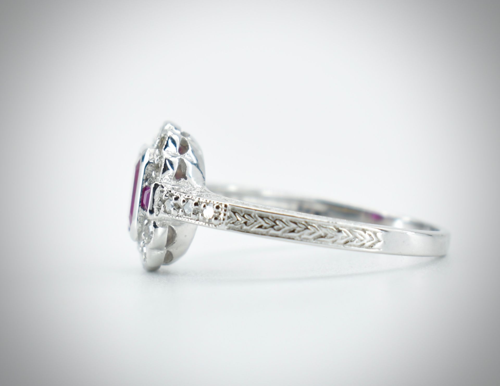 18ct White Gold Ruby & Diamond Ring - Image 2 of 3