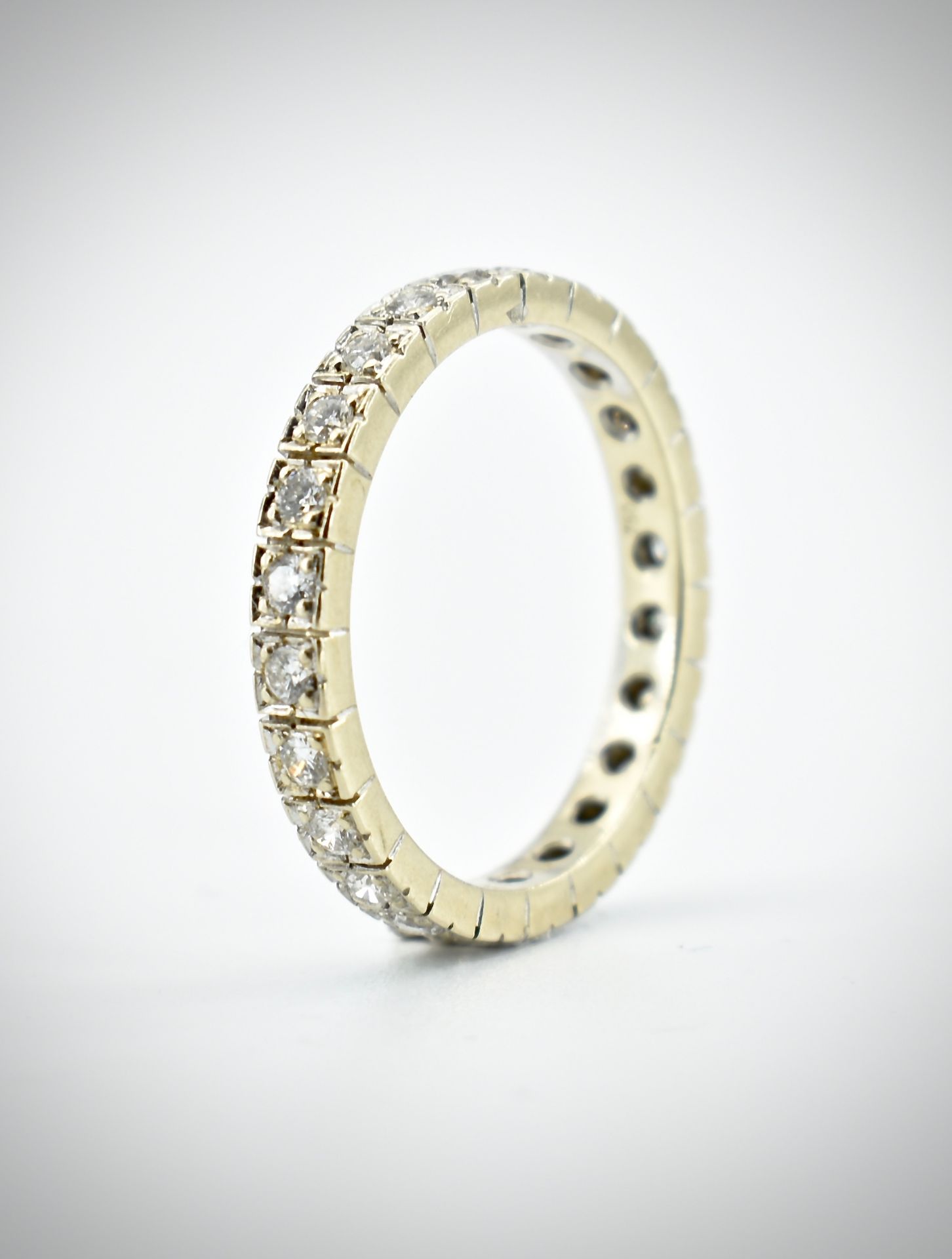 18ct Gold & Diamond Eternity Ring - Image 3 of 3